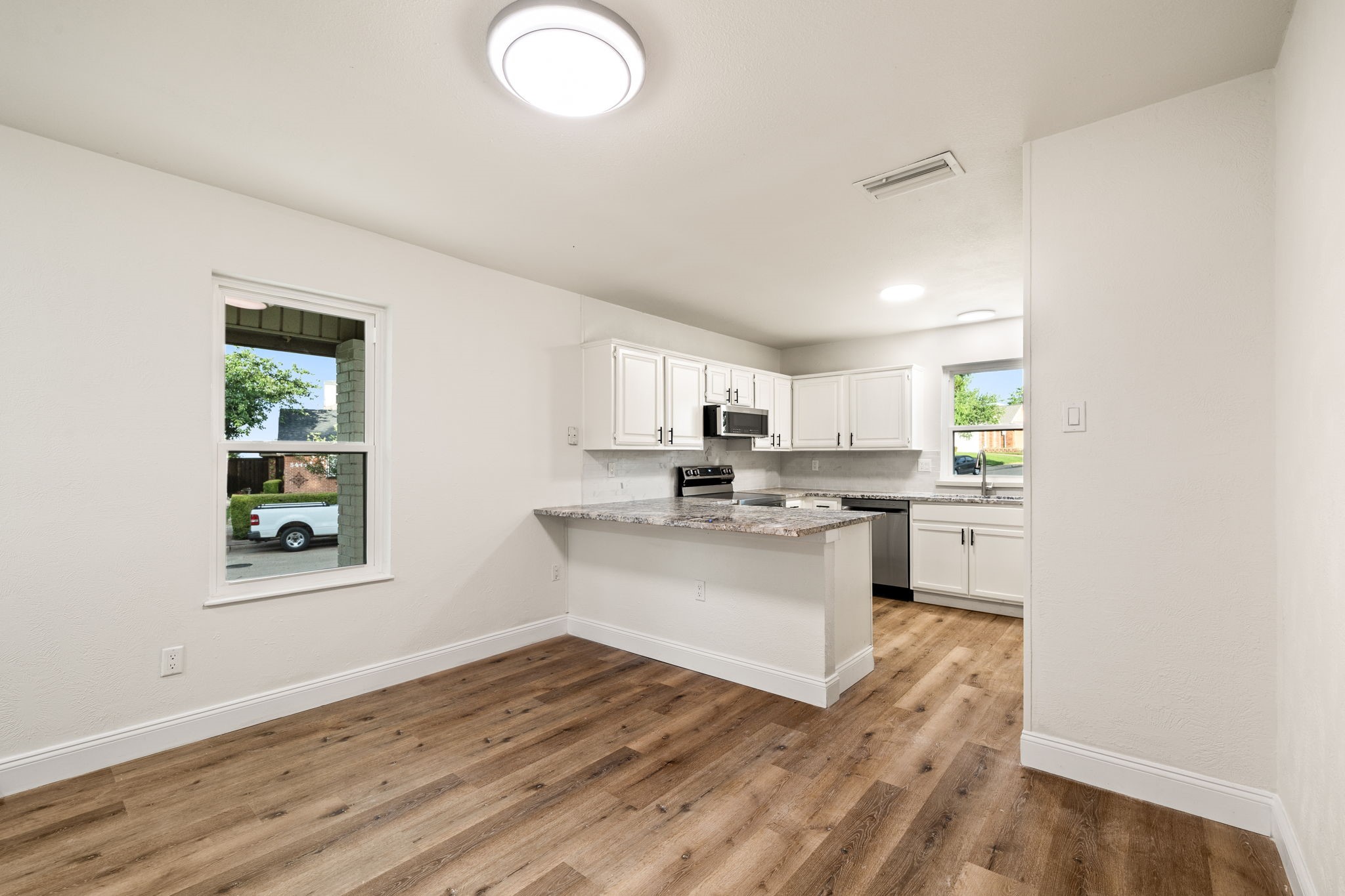 2403 Beverly Hills Lane