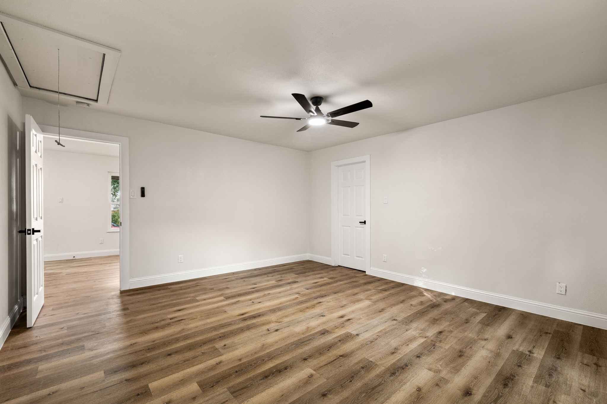 2403 Beverly Hills Lane