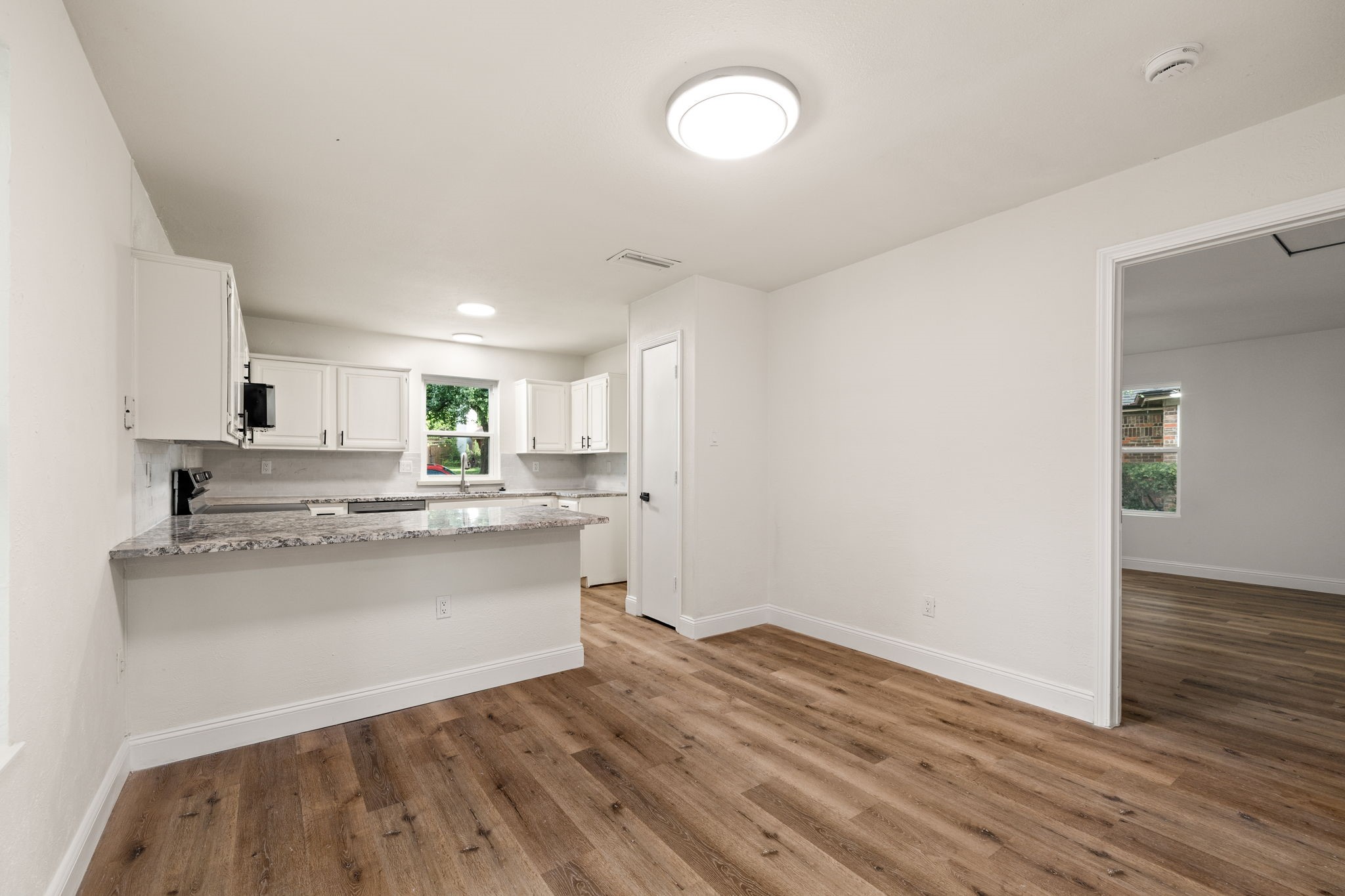 2403 Beverly Hills Lane
