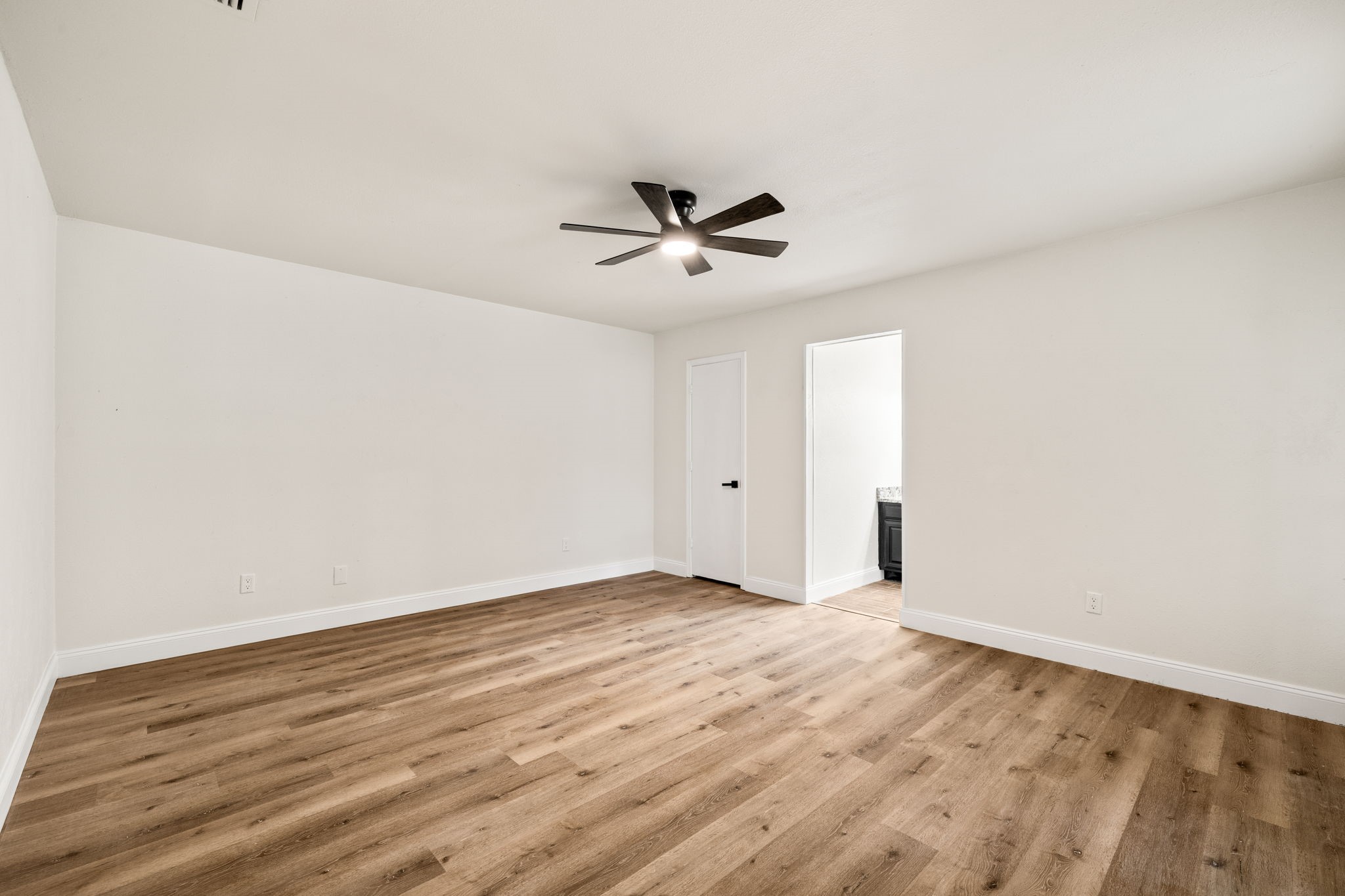 2403 Beverly Hills Lane