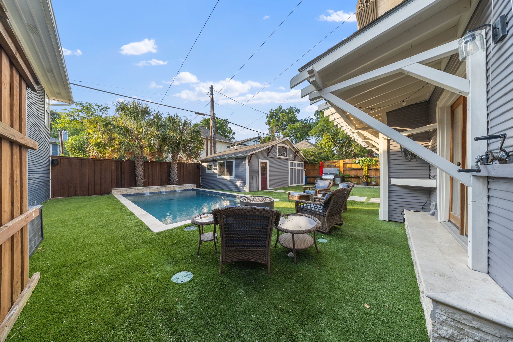 4933 Victor Street