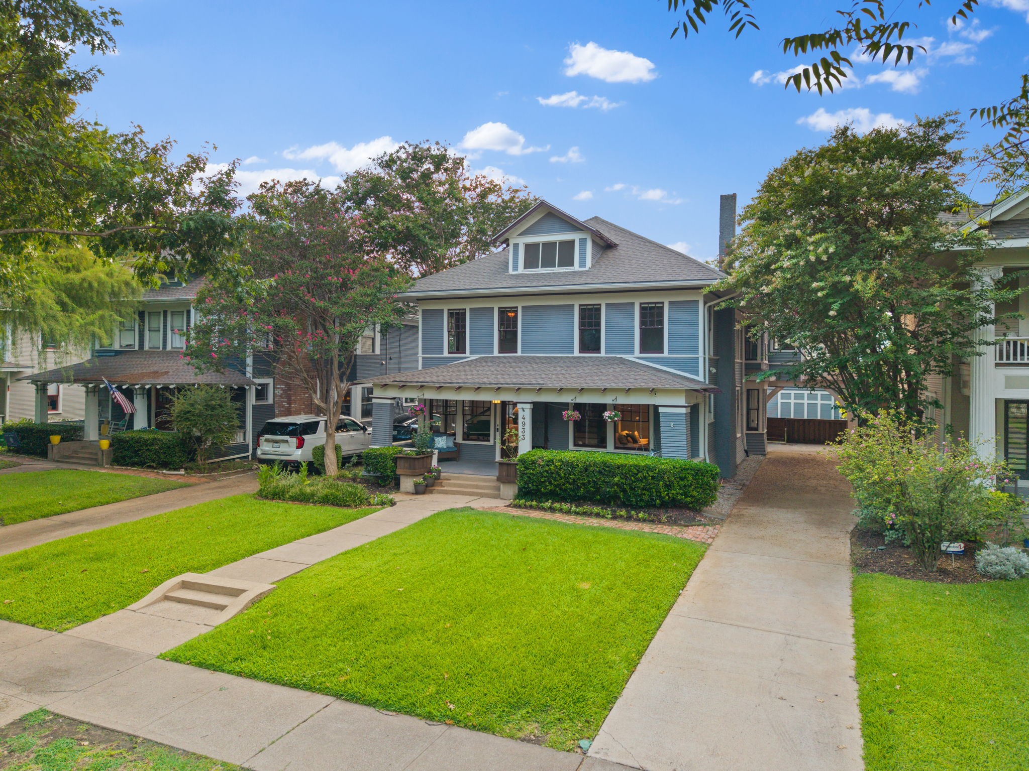 4933 Victor Street