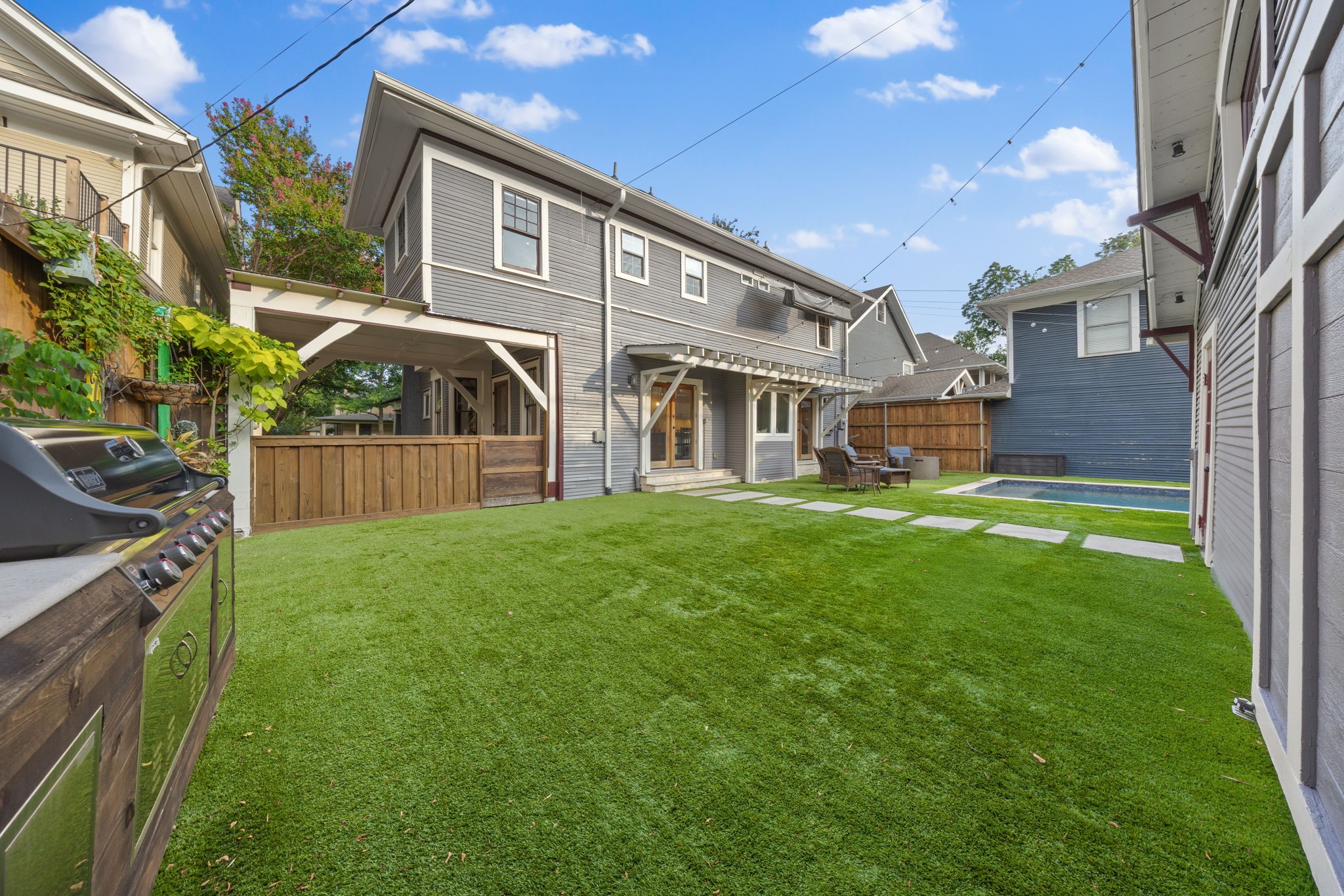 4933 Victor Street