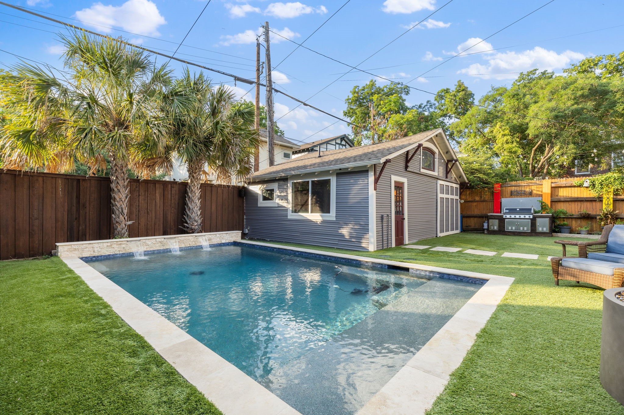 4933 Victor Street