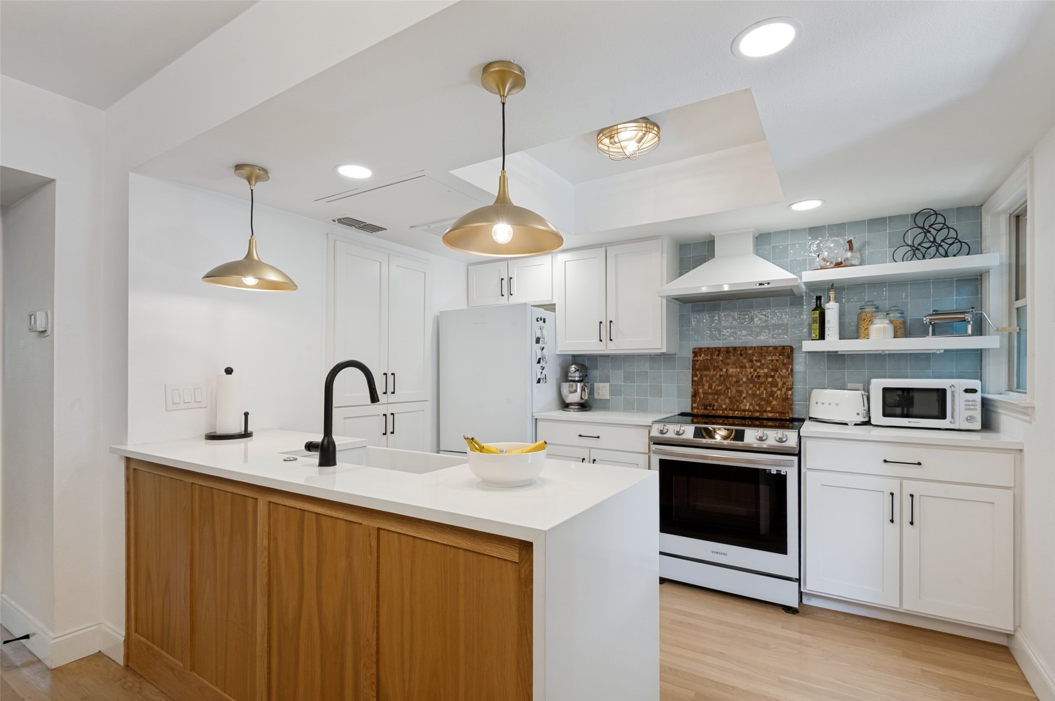6359 Oriole Drive 6359