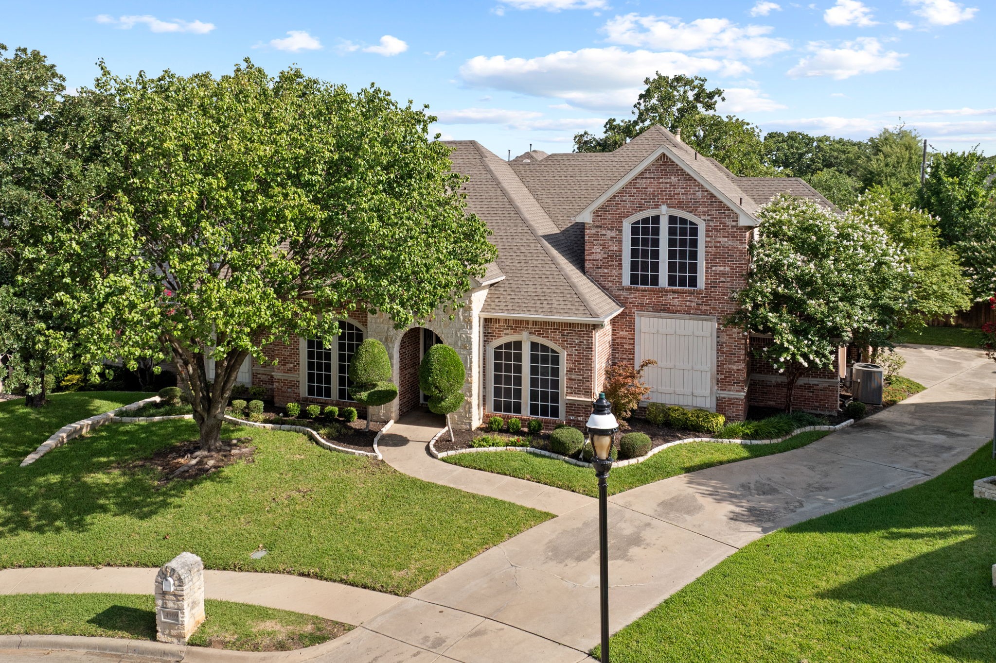 4909 Lakewood Drive