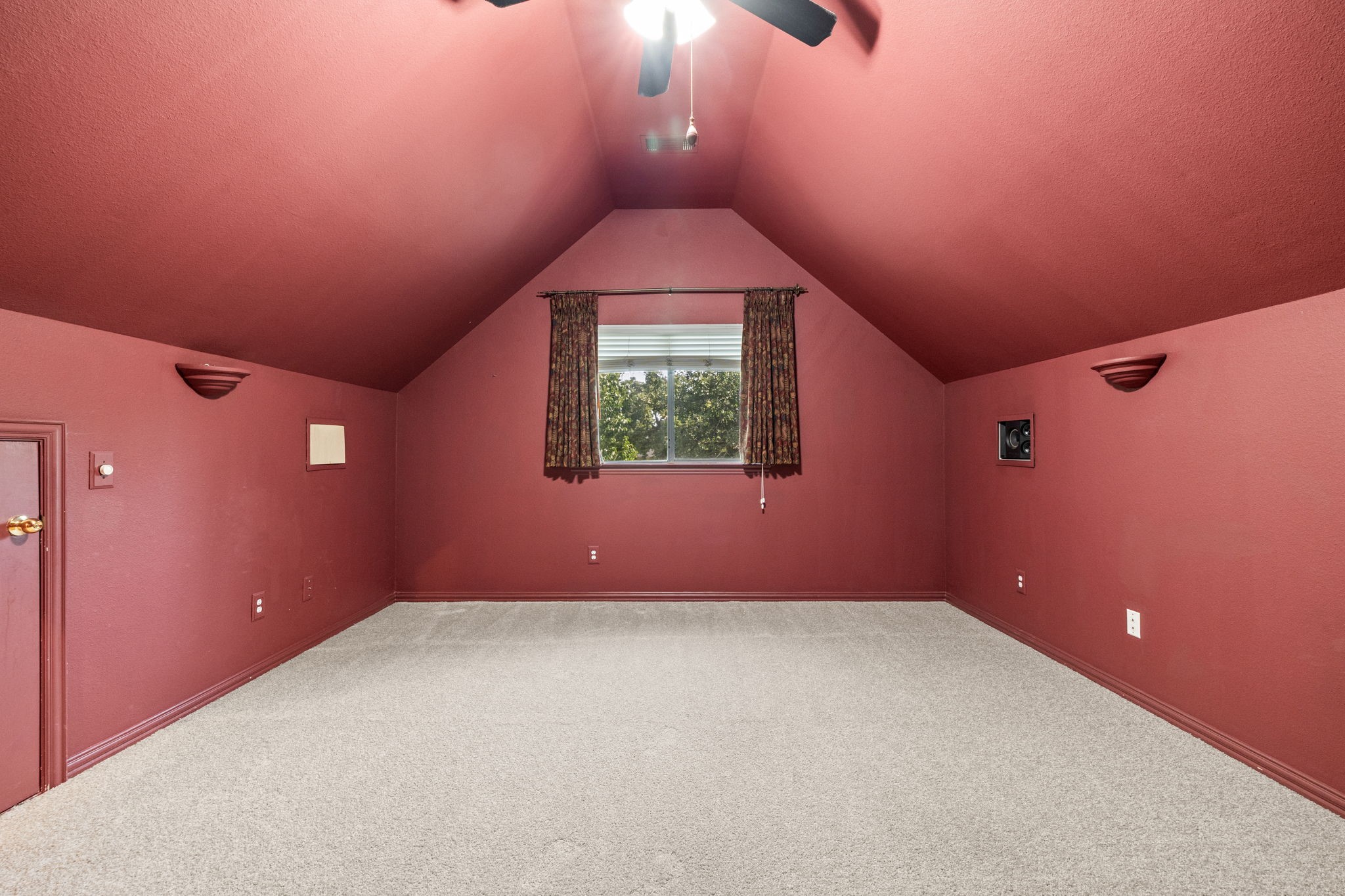 4909 Lakewood Drive