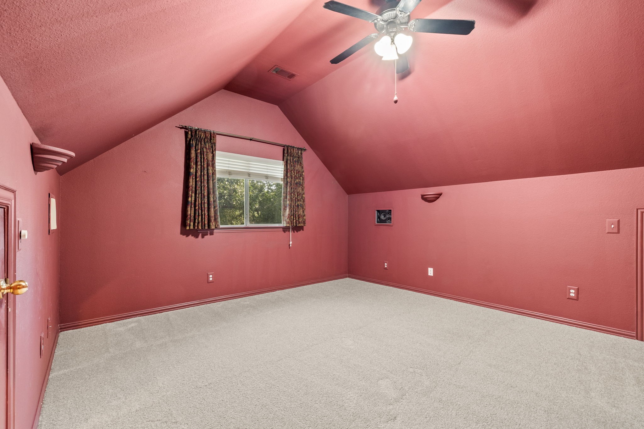 4909 Lakewood Drive