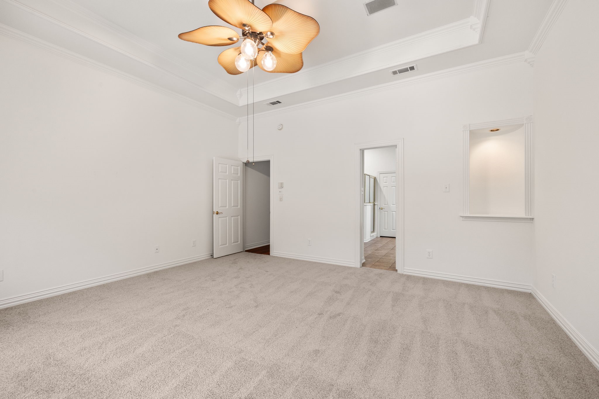4909 Lakewood Drive
