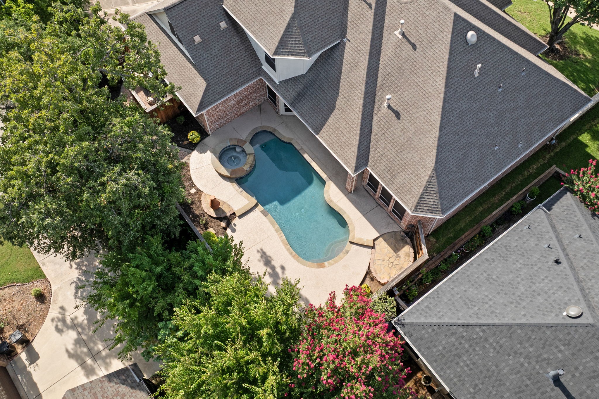 4909 Lakewood Drive