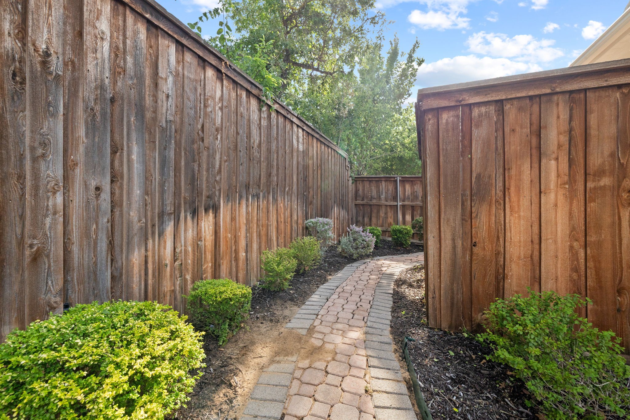 4909 Lakewood Drive