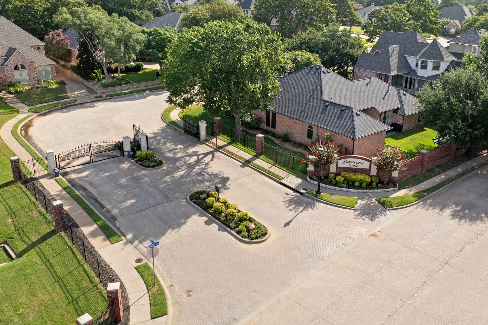 4909 Lakewood Drive