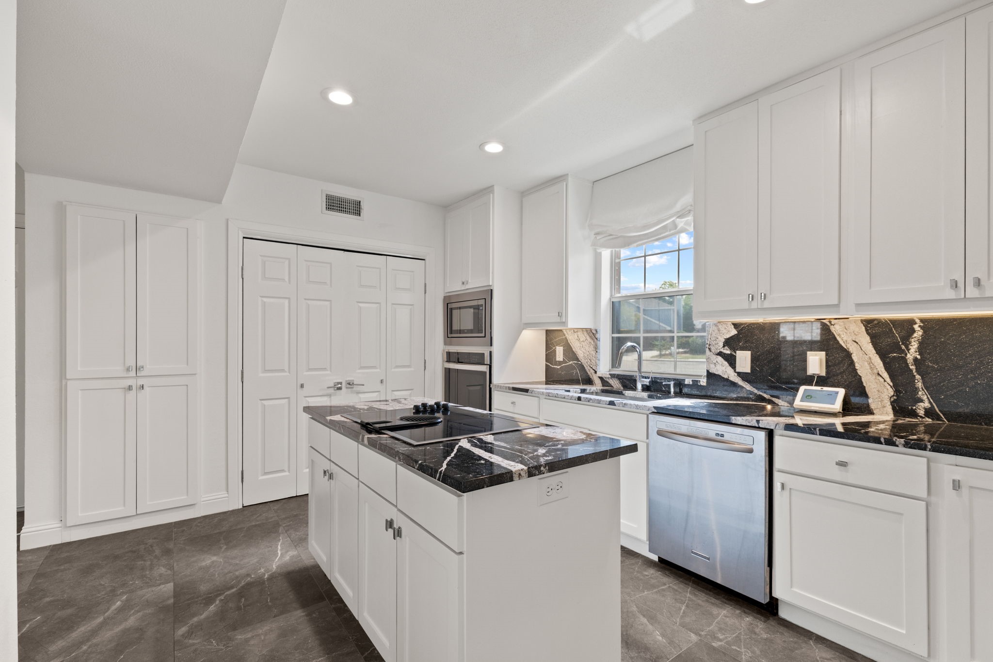 9418 Blue Jay Way