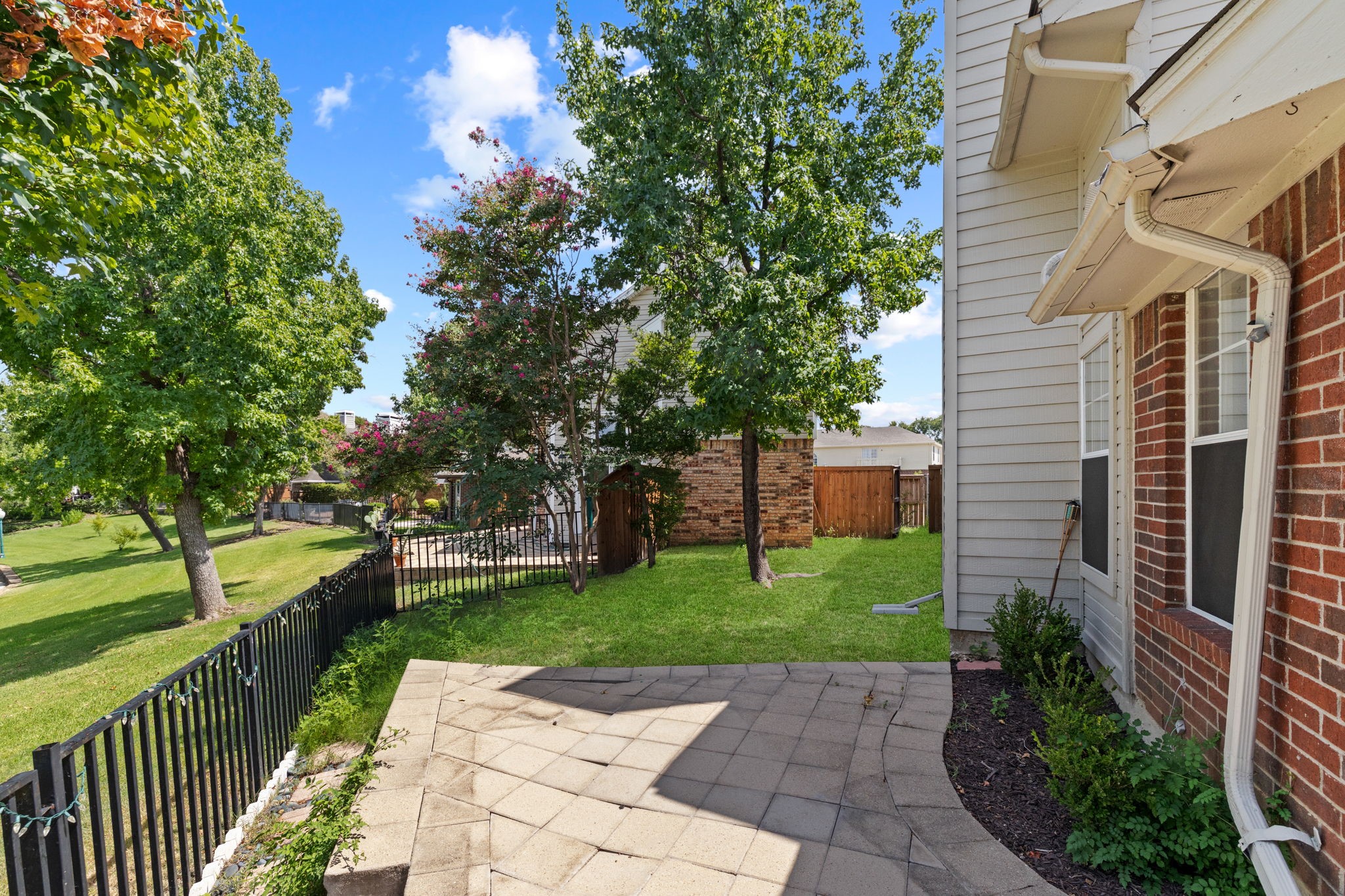 9418 Blue Jay Way