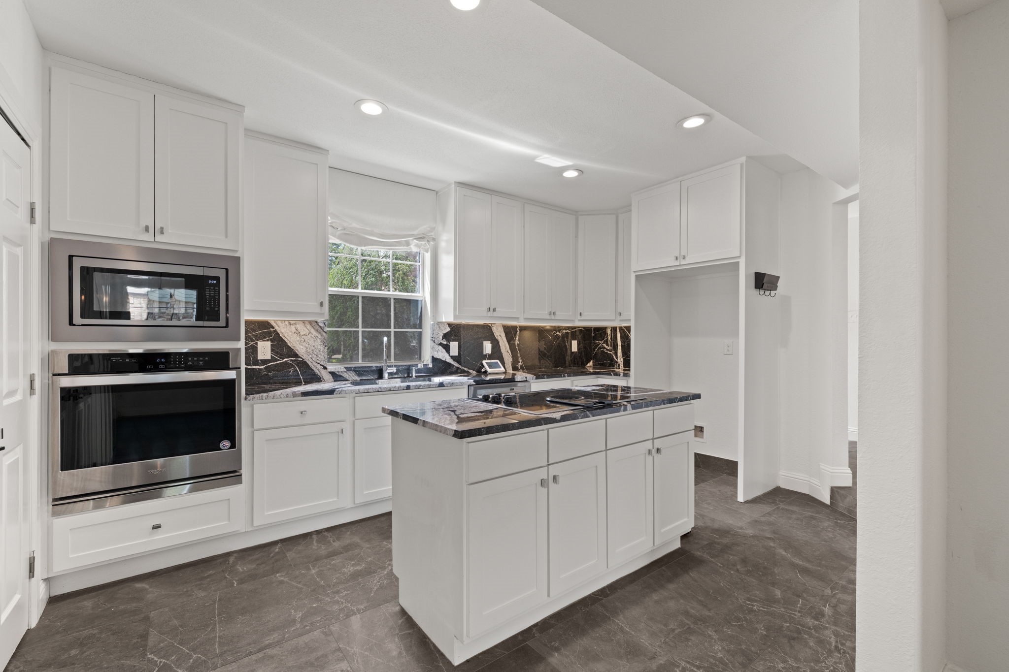 9418 Blue Jay Way