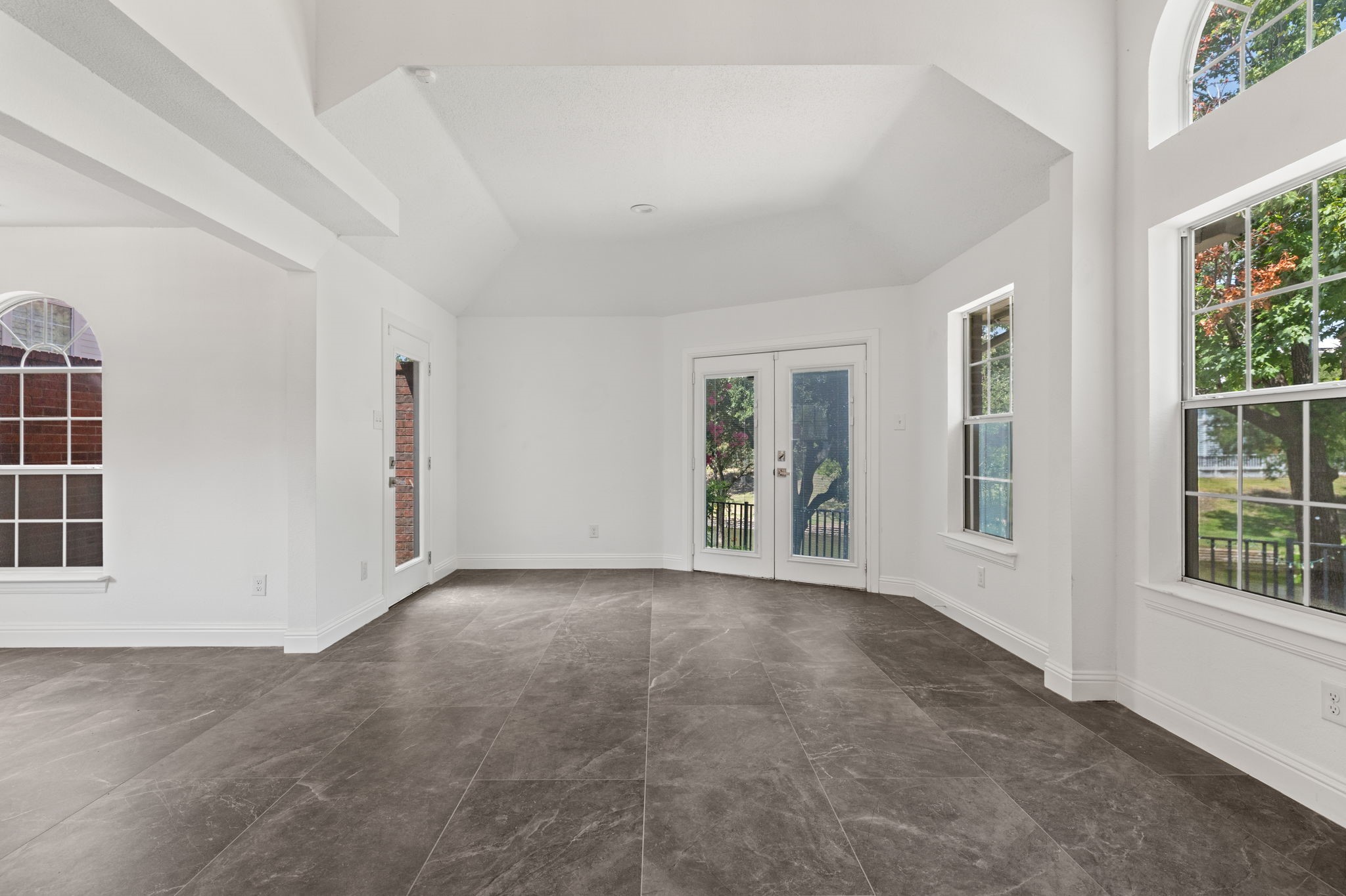 9418 Blue Jay Way