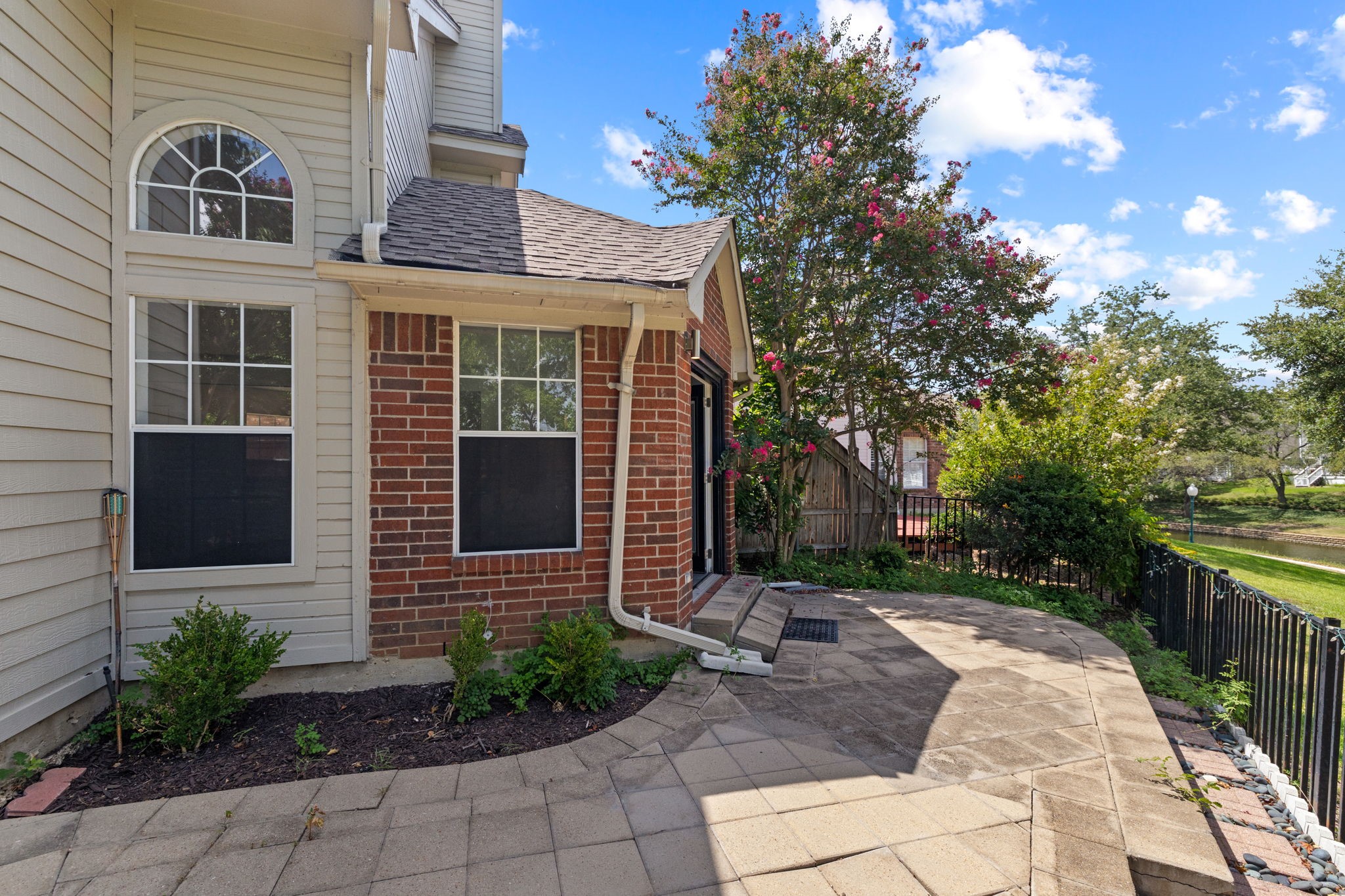 9418 Blue Jay Way