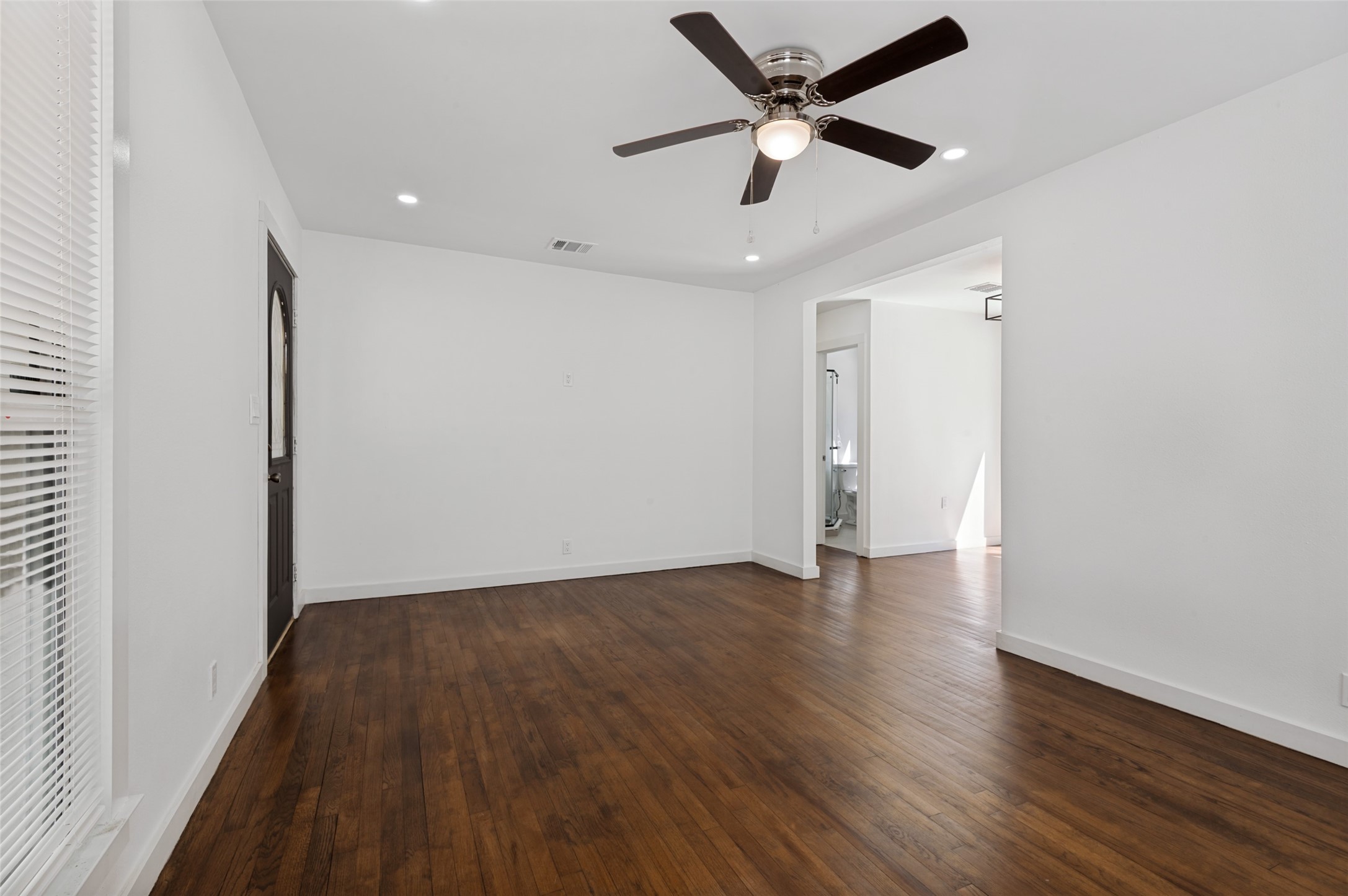 412 E 8th Street