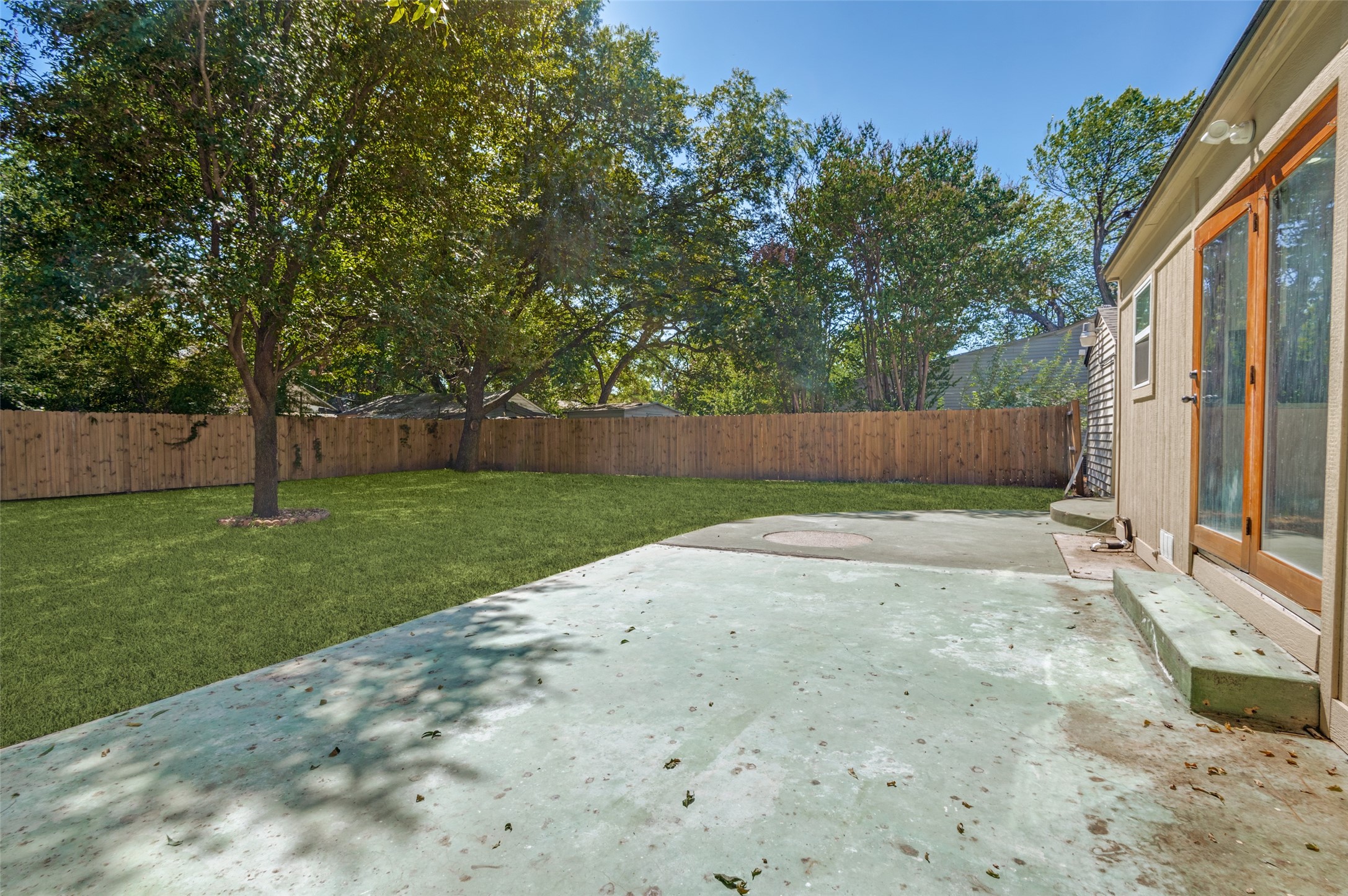 412 E 8th Street