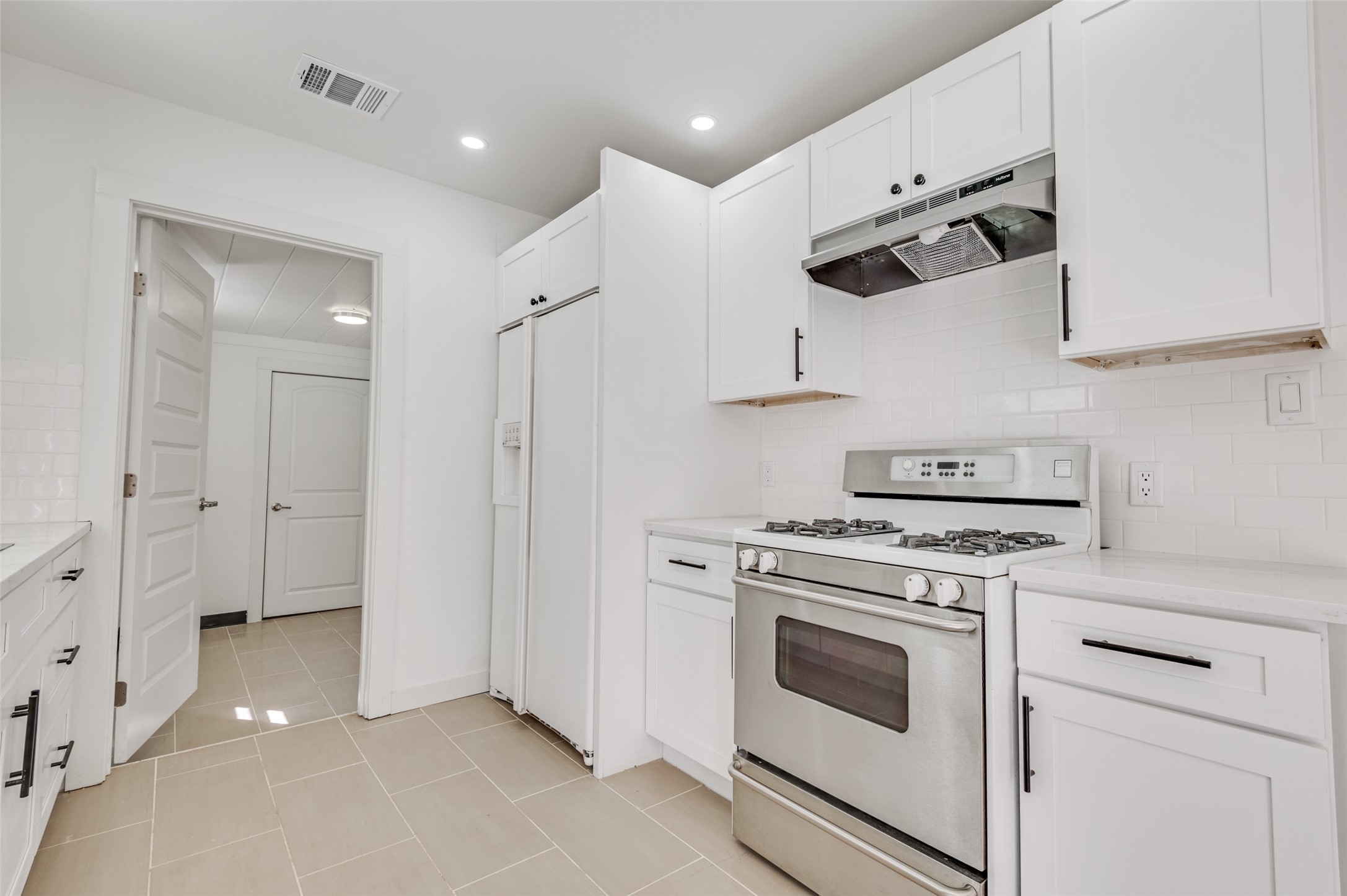 412 E 8th Street