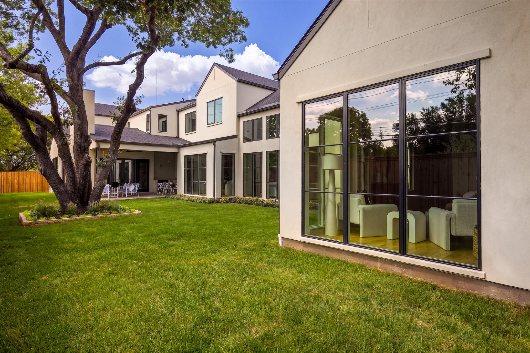 11202 Northland Circle