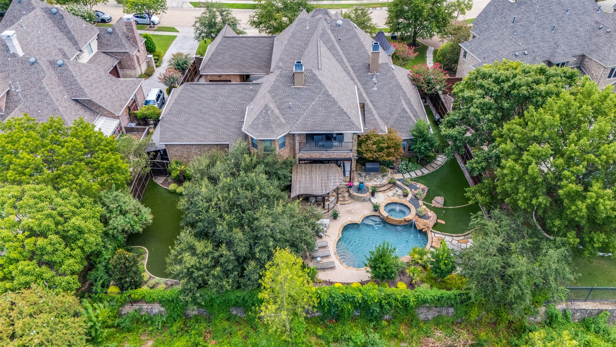 2613 Round Table Boulevard