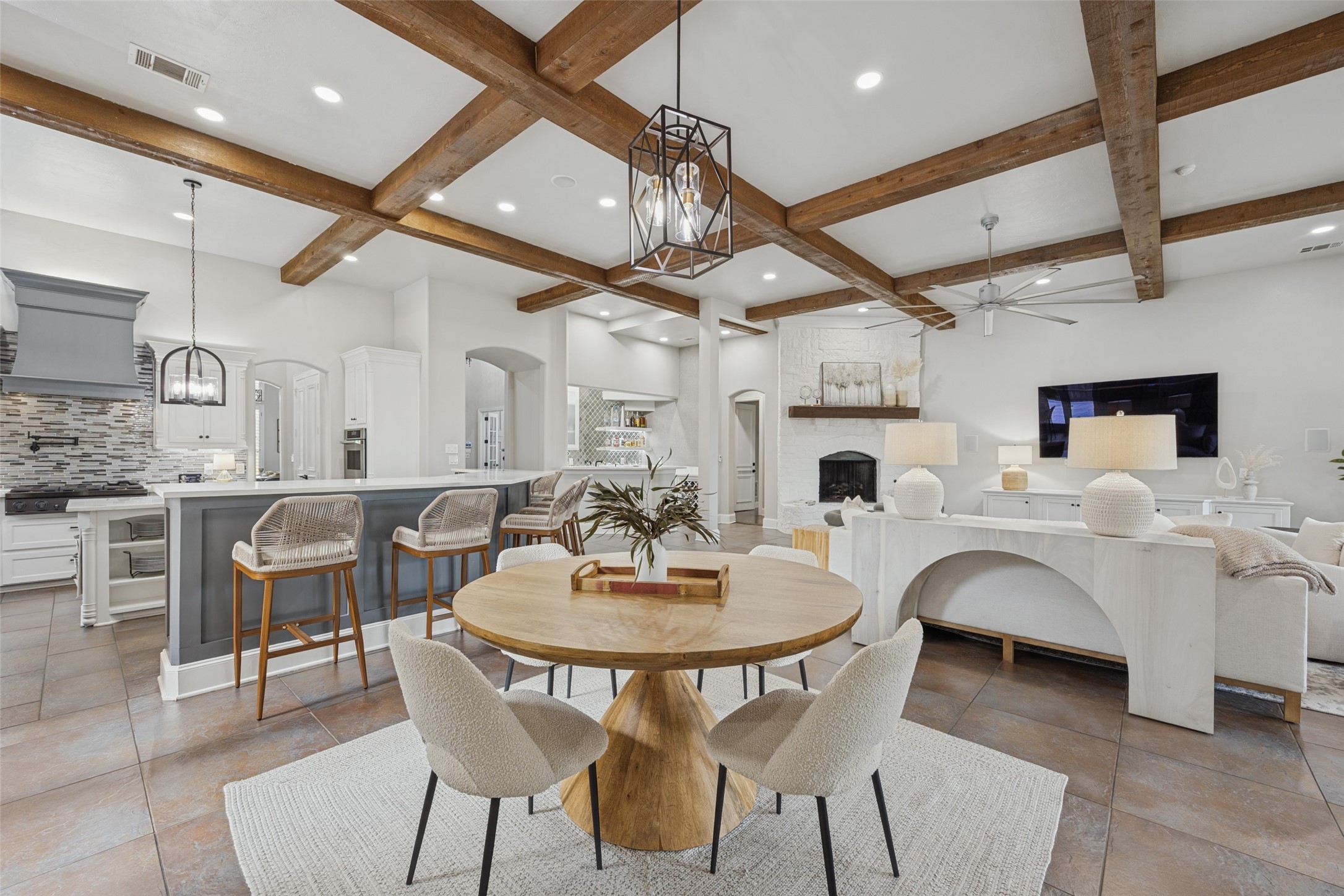 2613 Round Table Boulevard