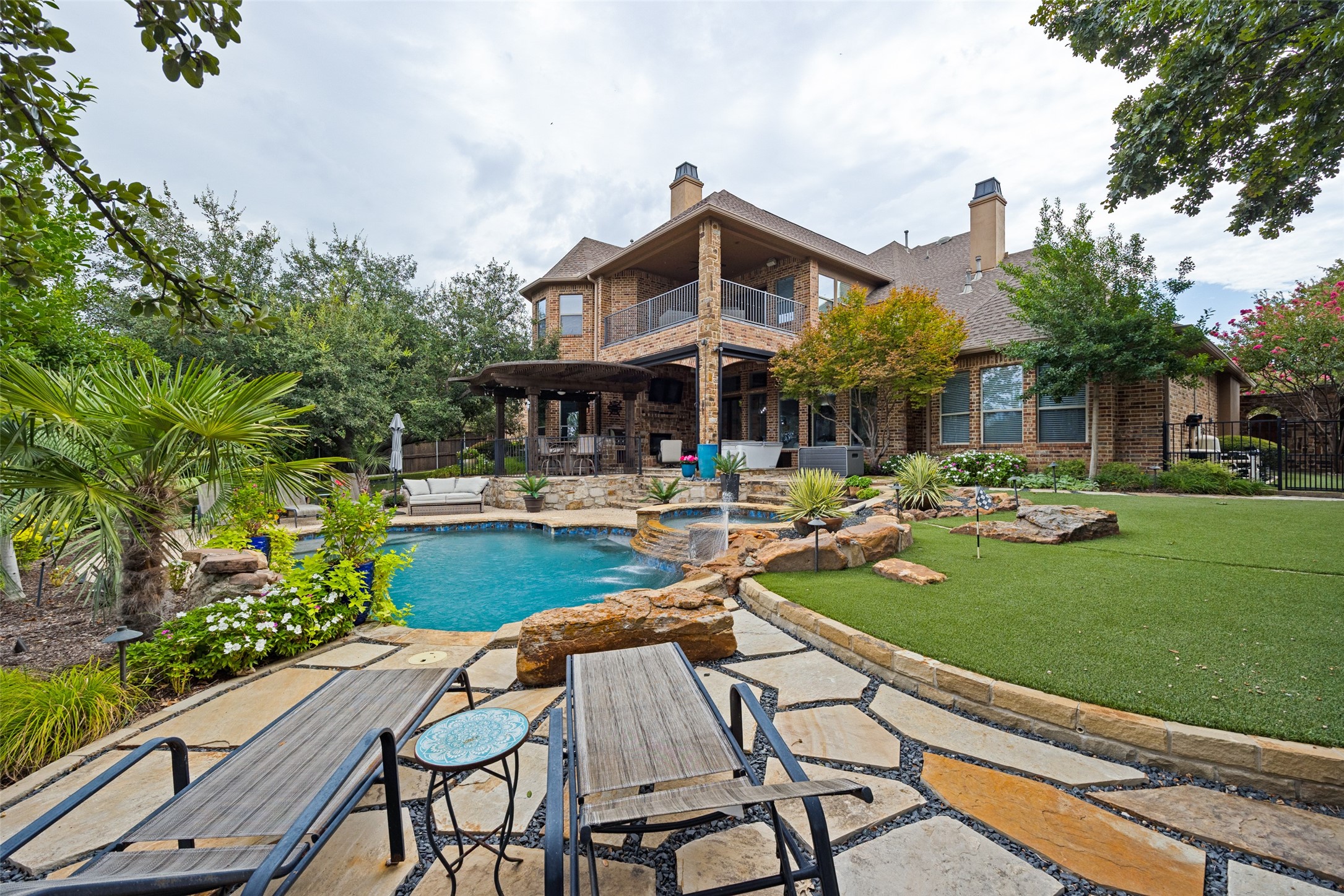 2613 Round Table Boulevard