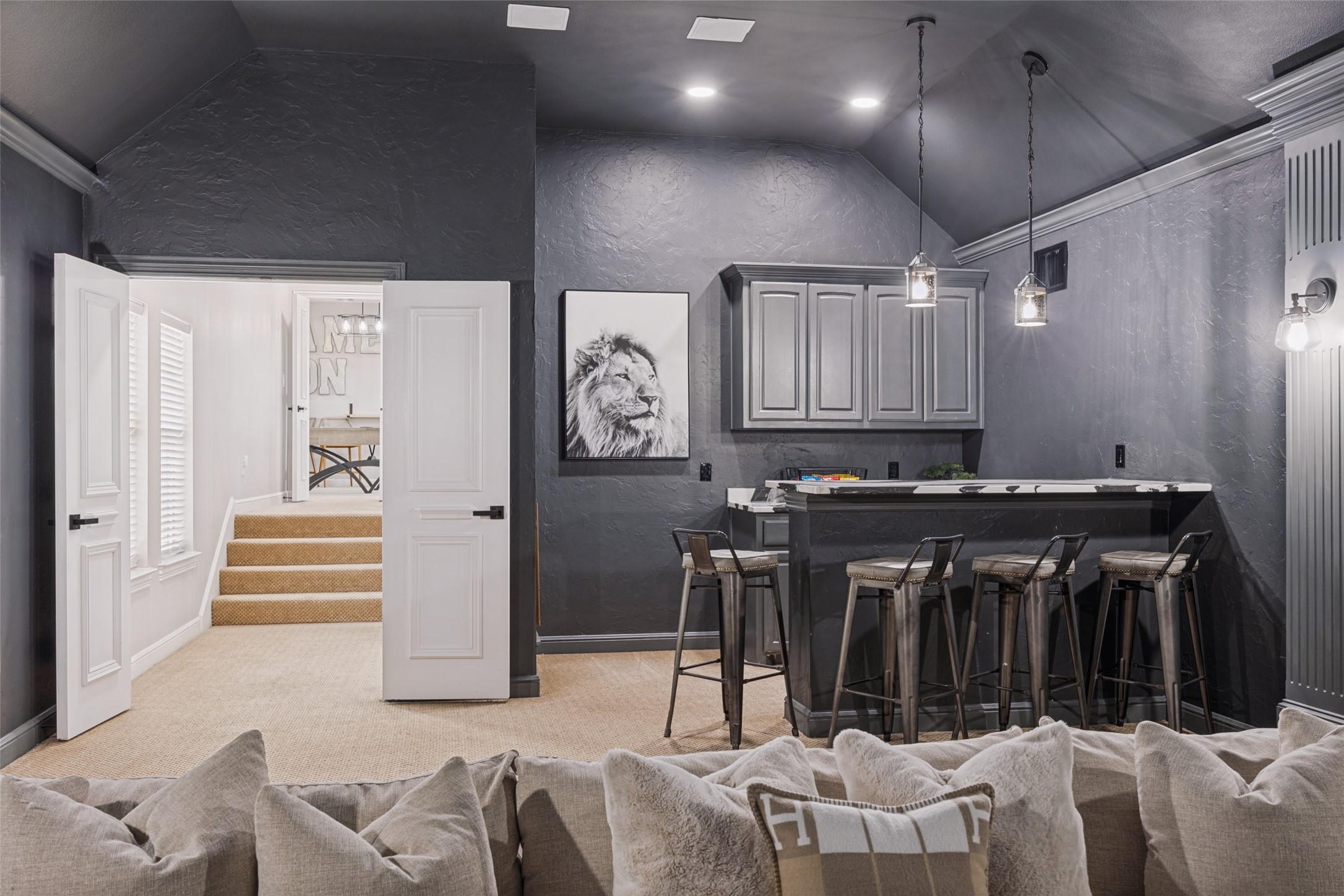 2613 Round Table Boulevard