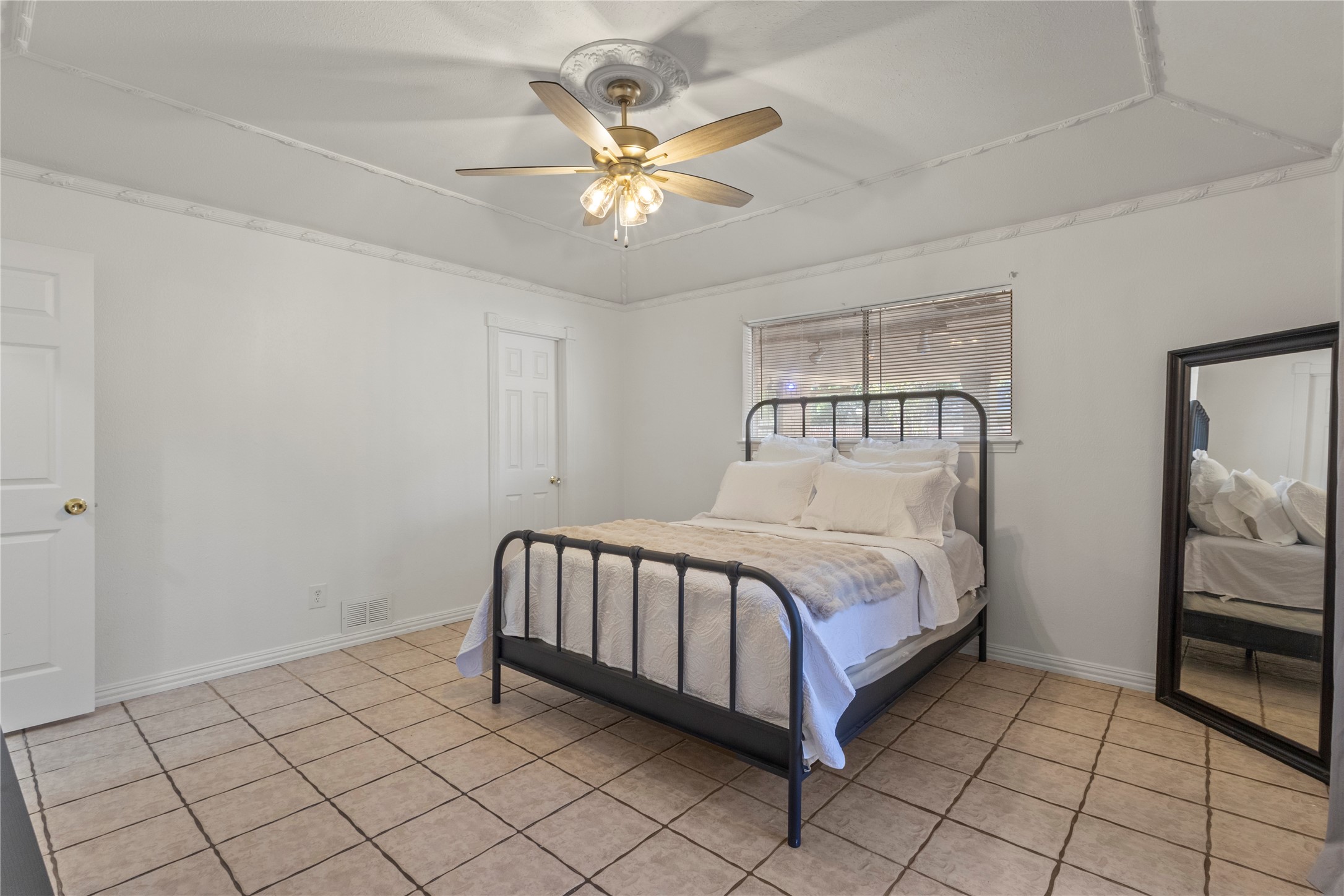 607 Parkwood Circle