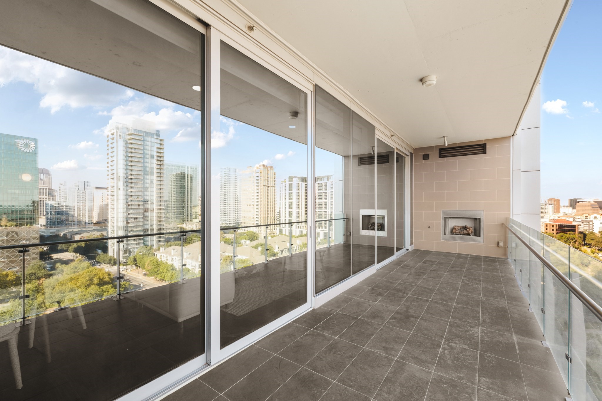 3130 N Harwood Street 1507