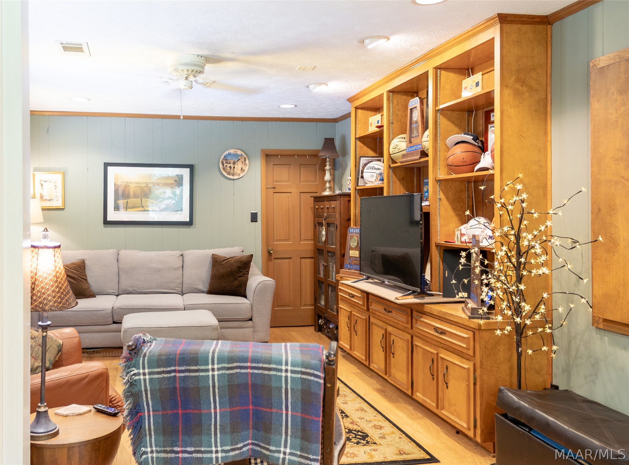 2933 Fernway Drive