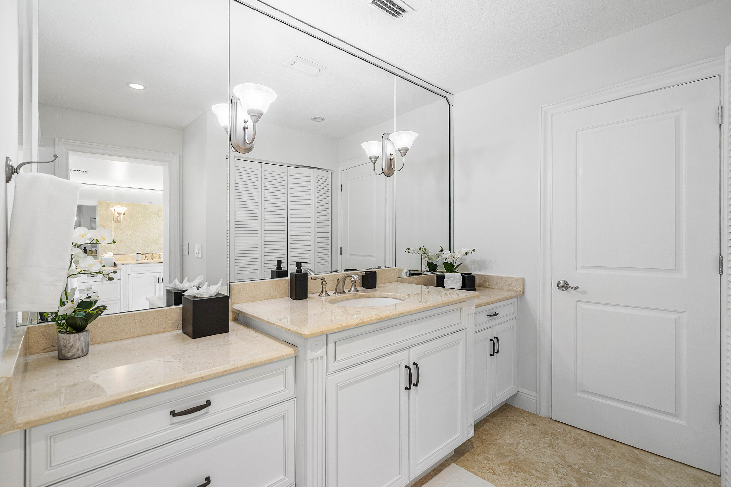 820 Palm Trail