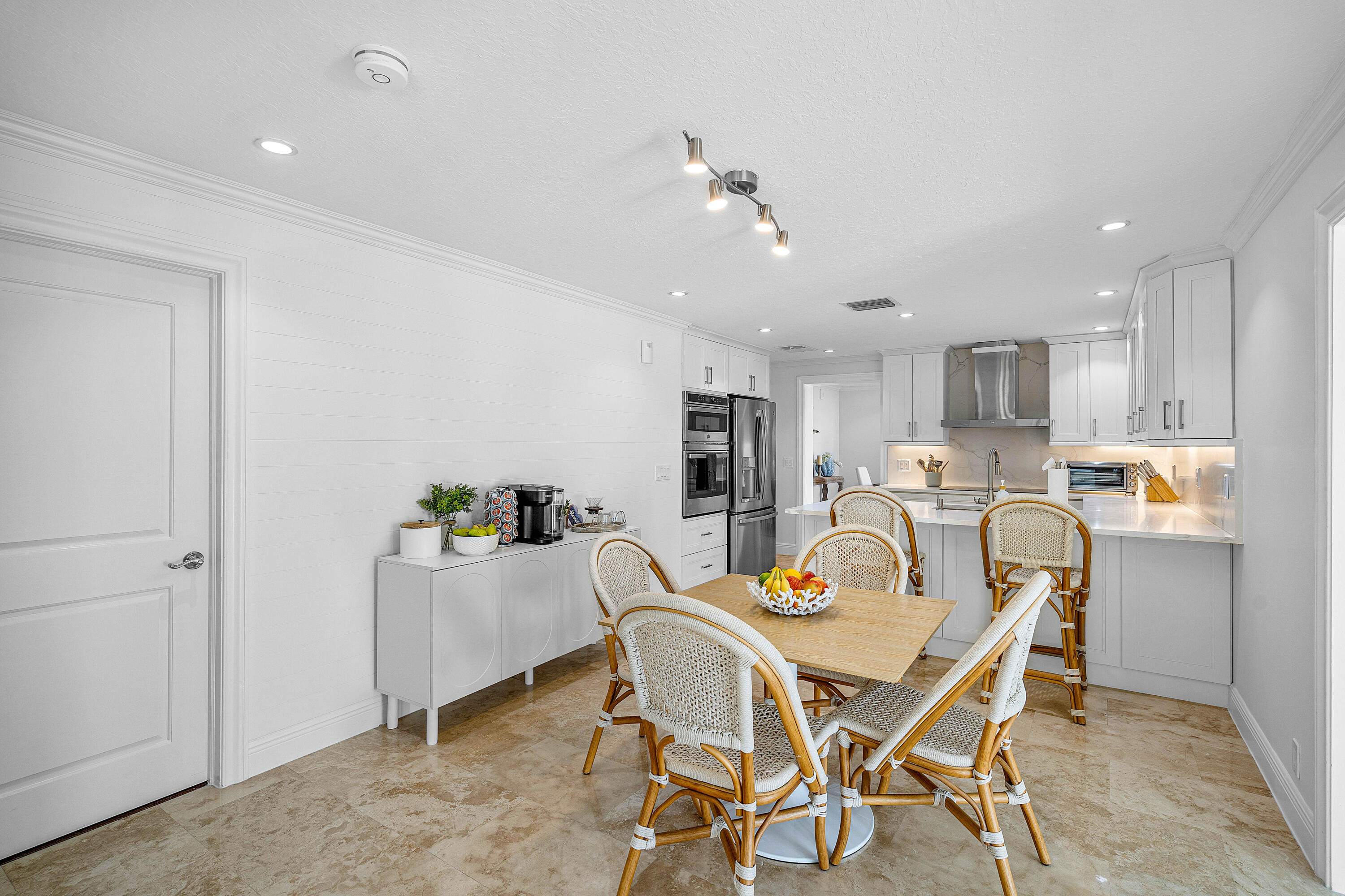 820 Palm Trail
