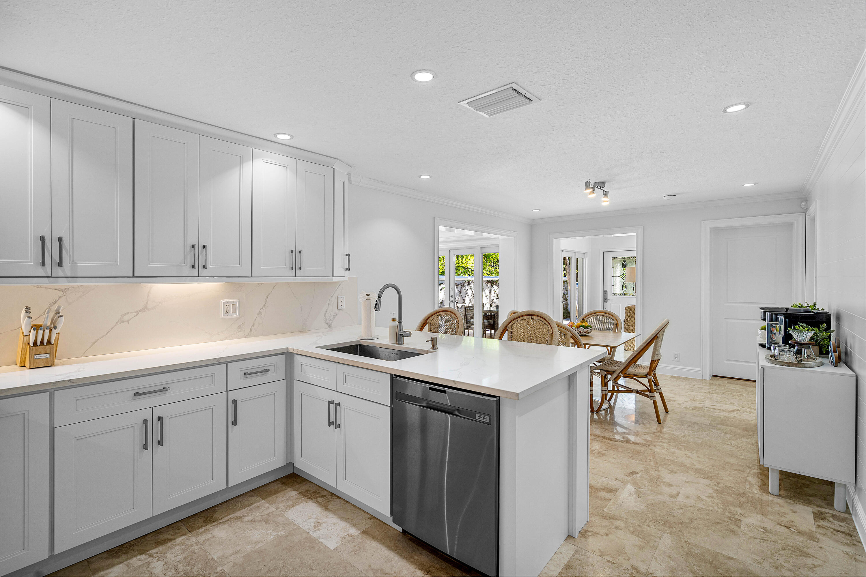 820 Palm Trail