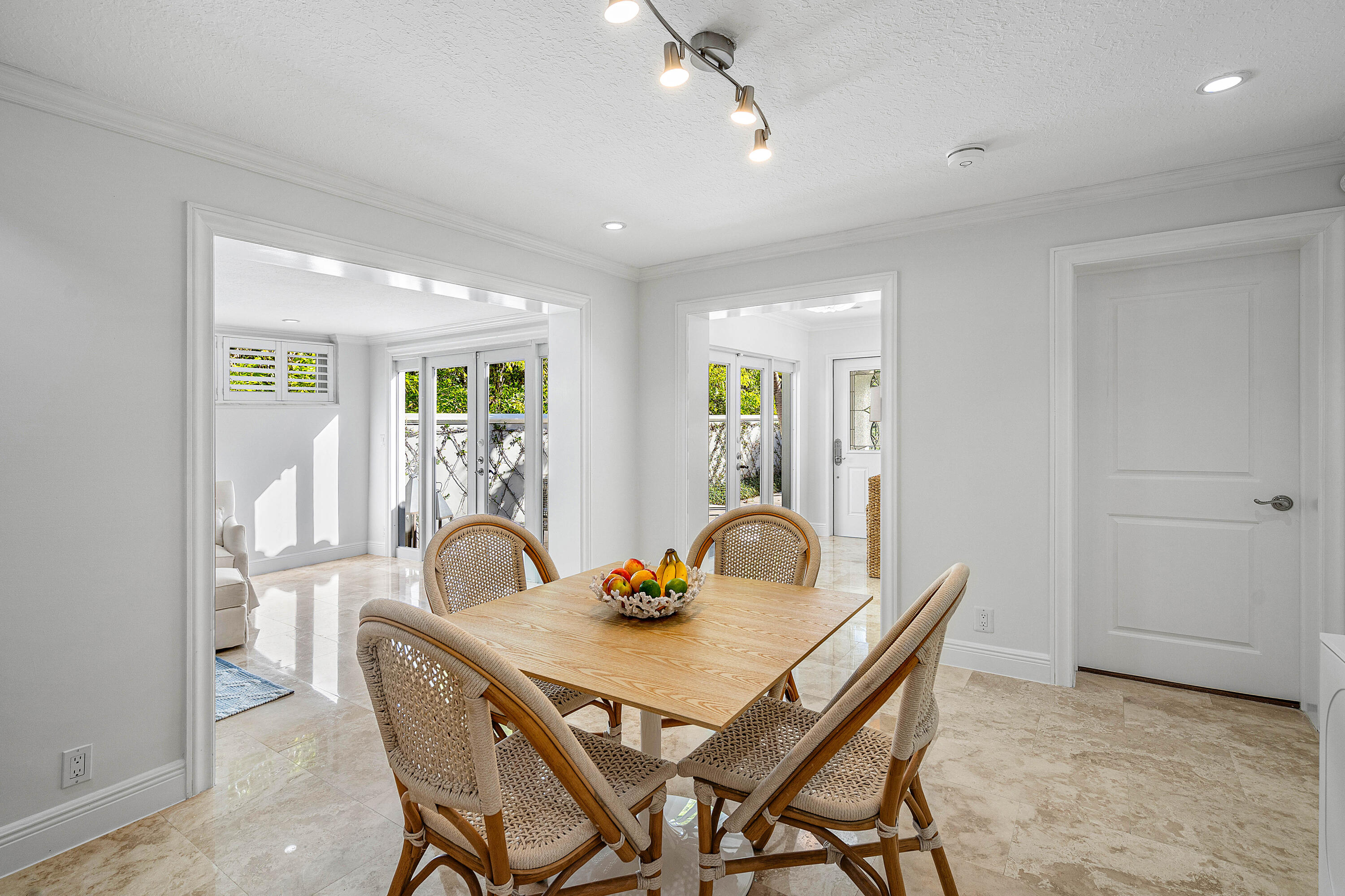 820 Palm Trail