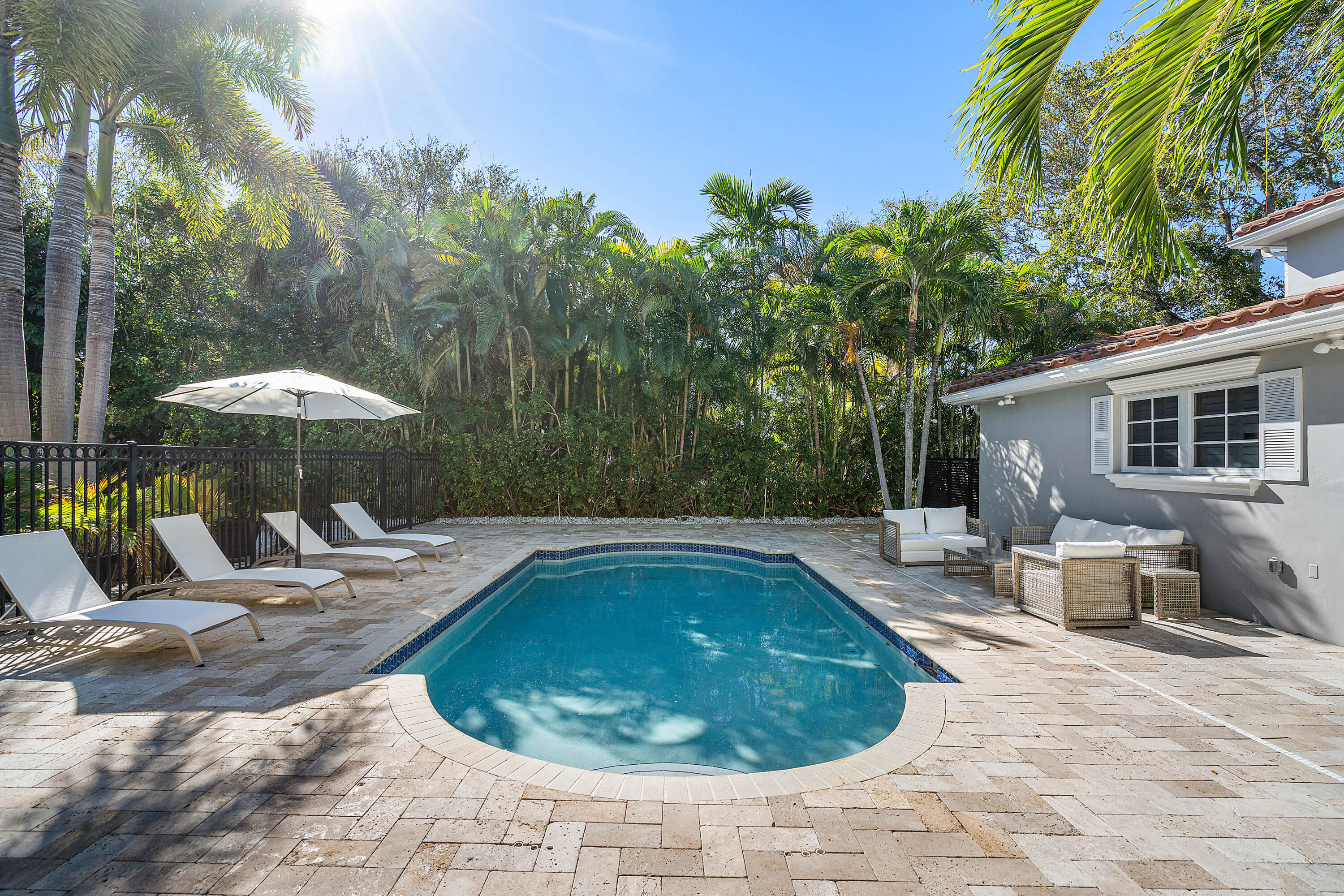 820 Palm Trail