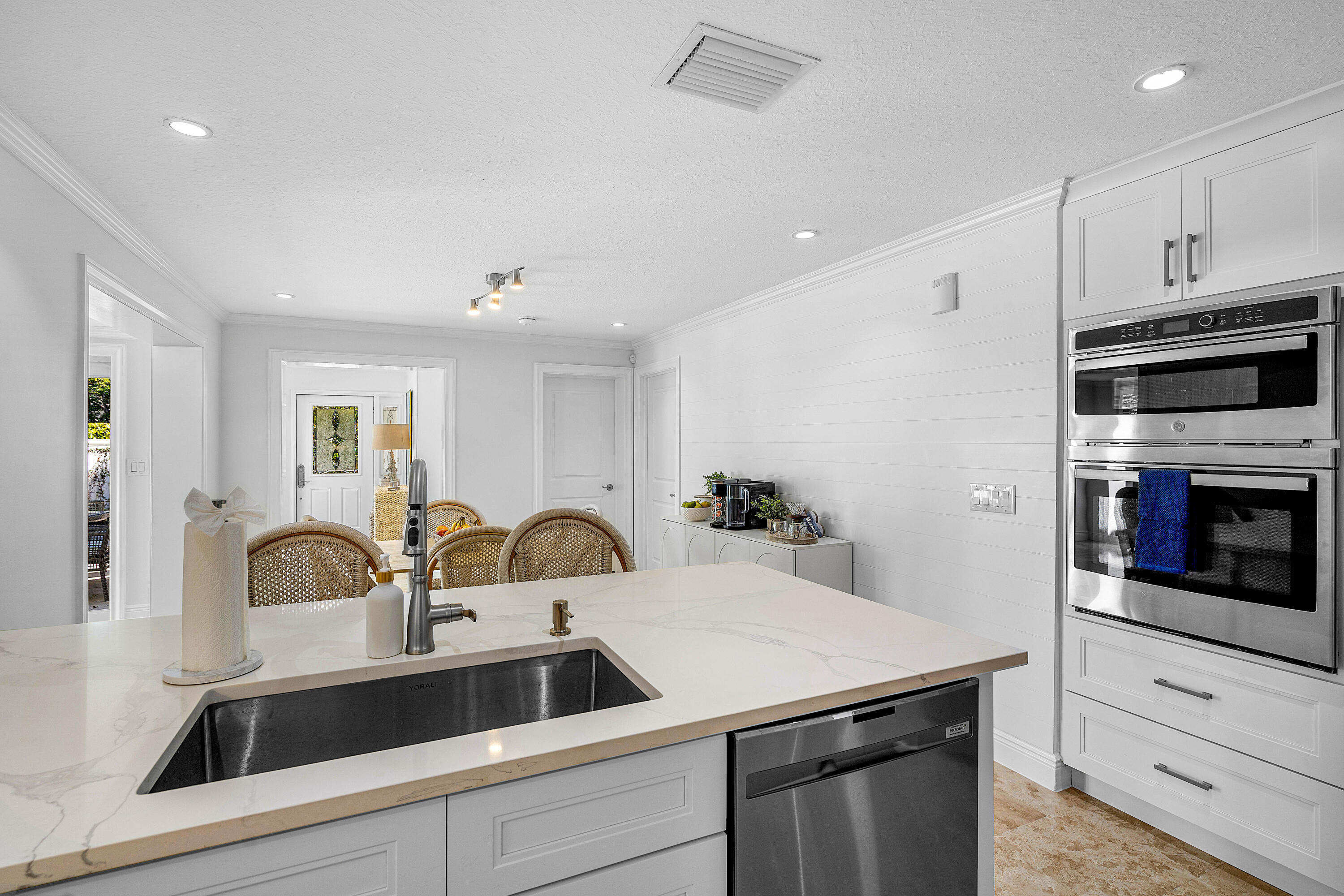 820 Palm Trail