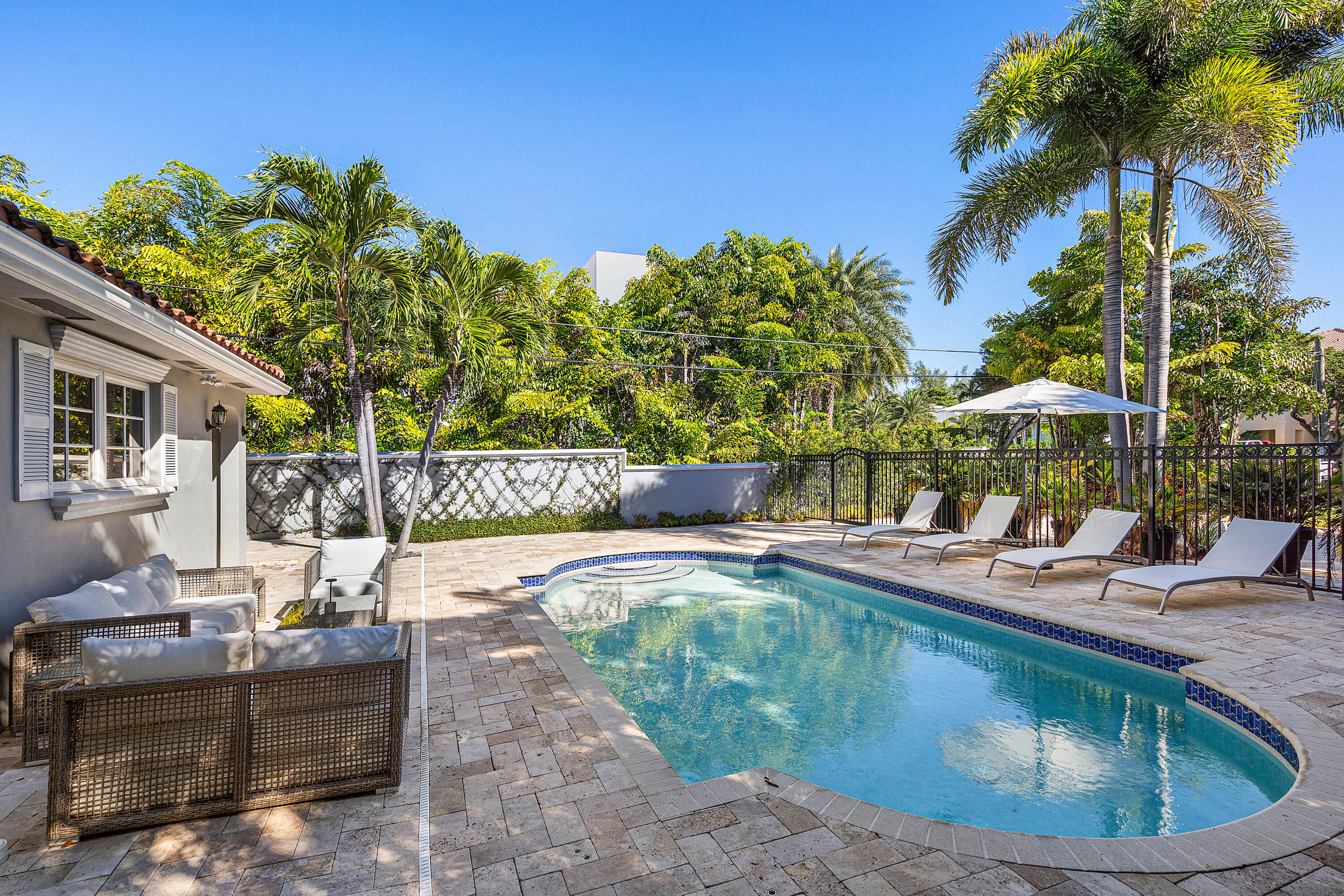 820 Palm Trail