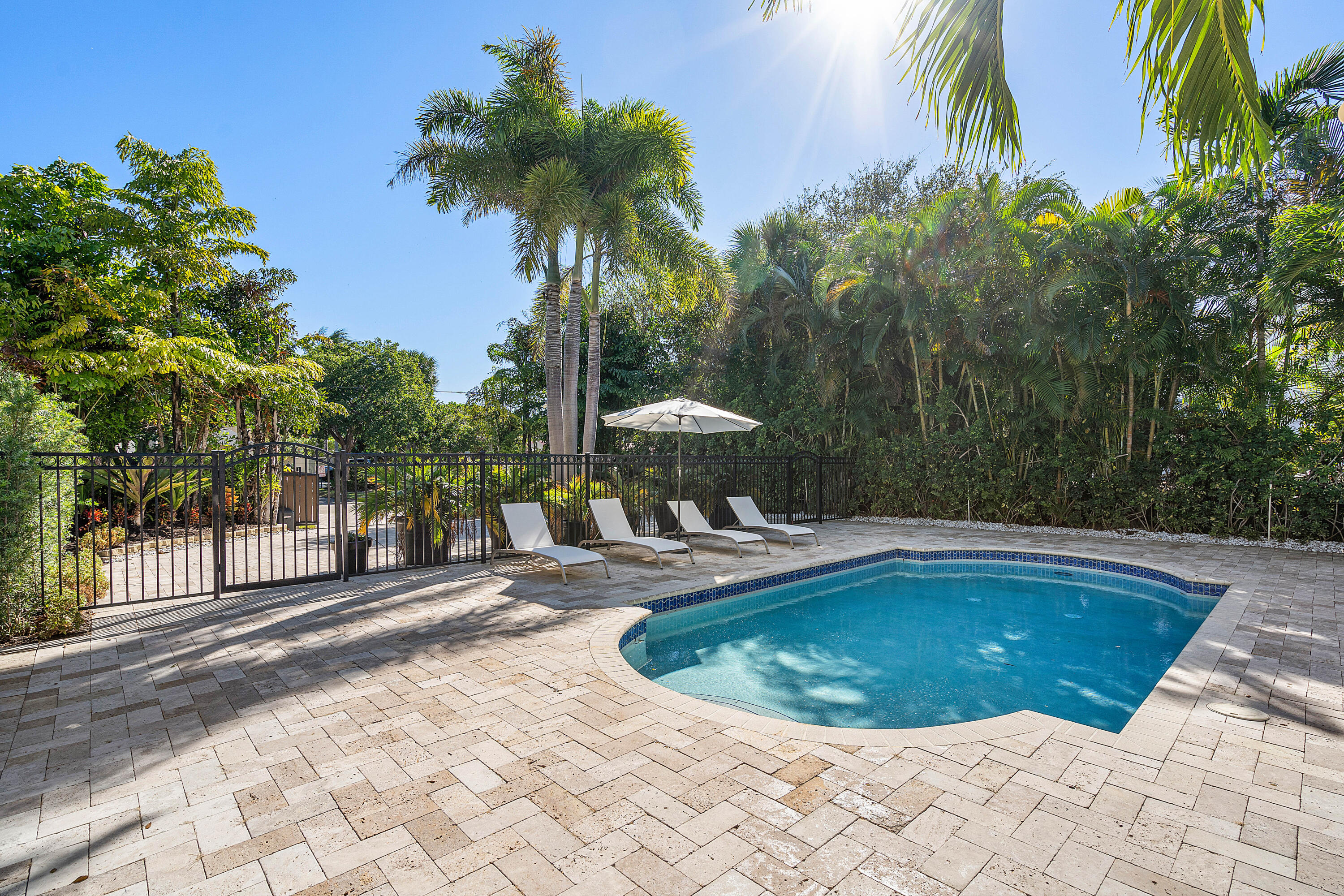 820 Palm Trail