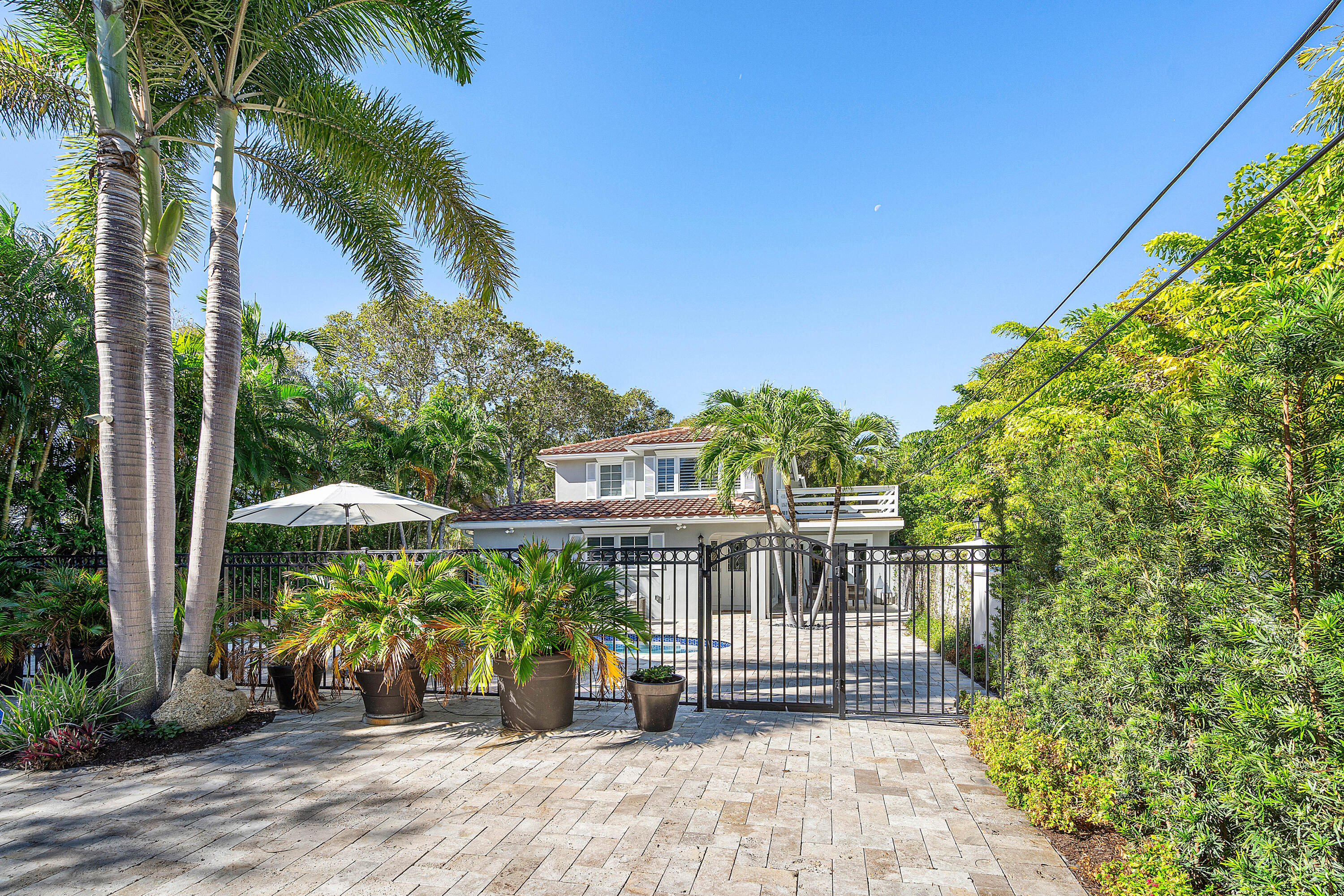 820 Palm Trail