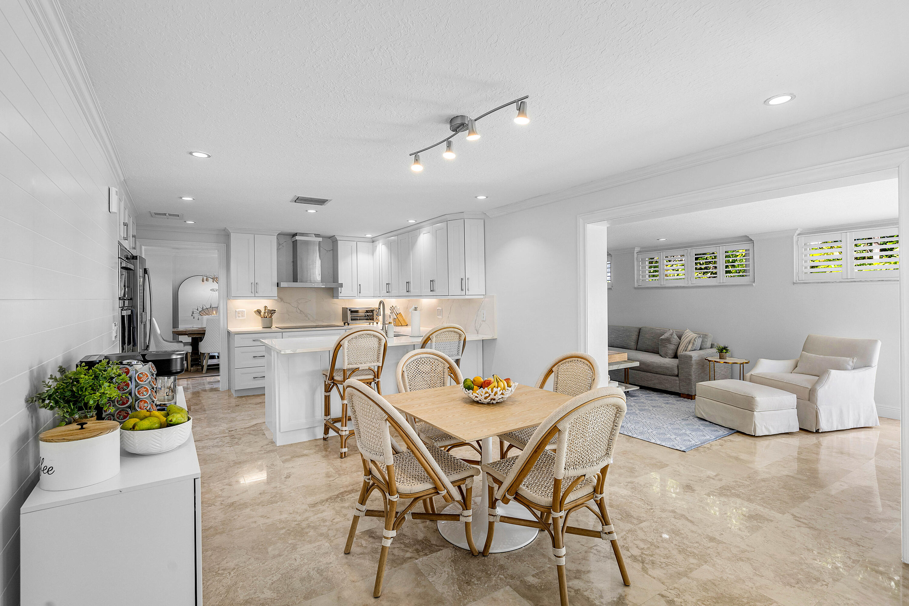 820 Palm Trail