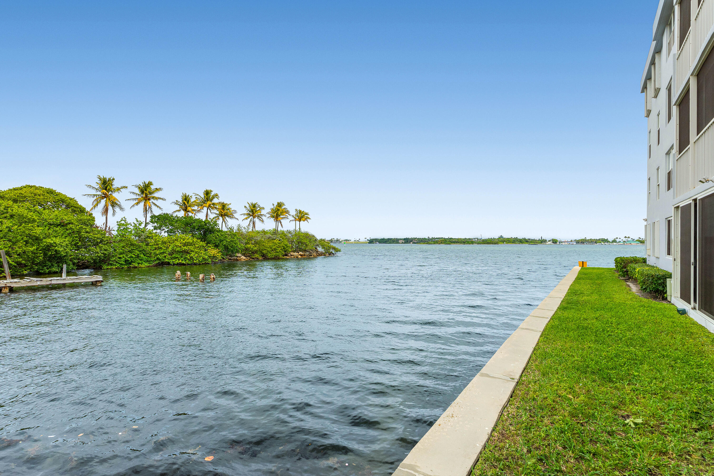 1820 New Palm Way 103