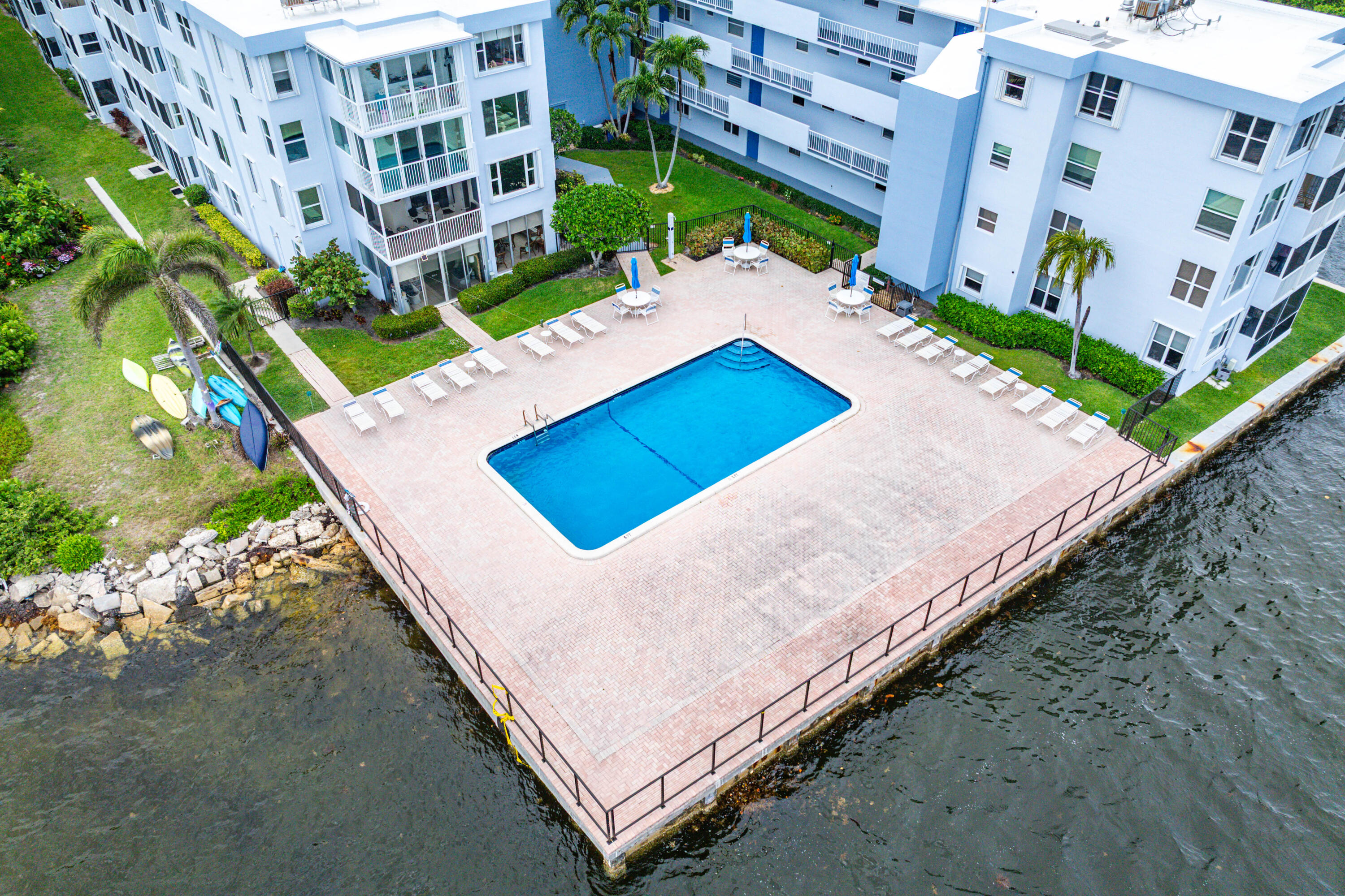 1820 New Palm Way 103