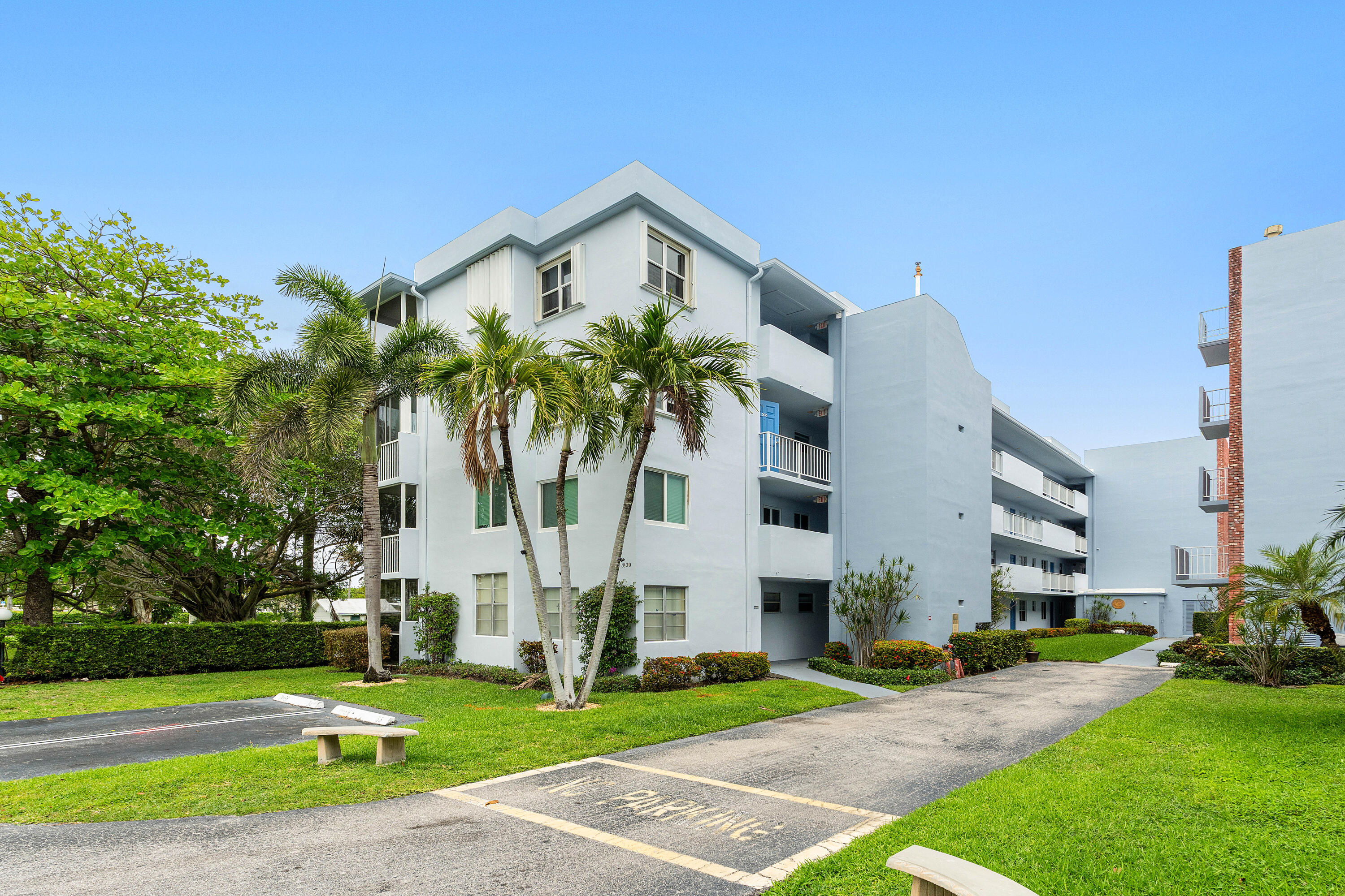 1820 New Palm Way 103