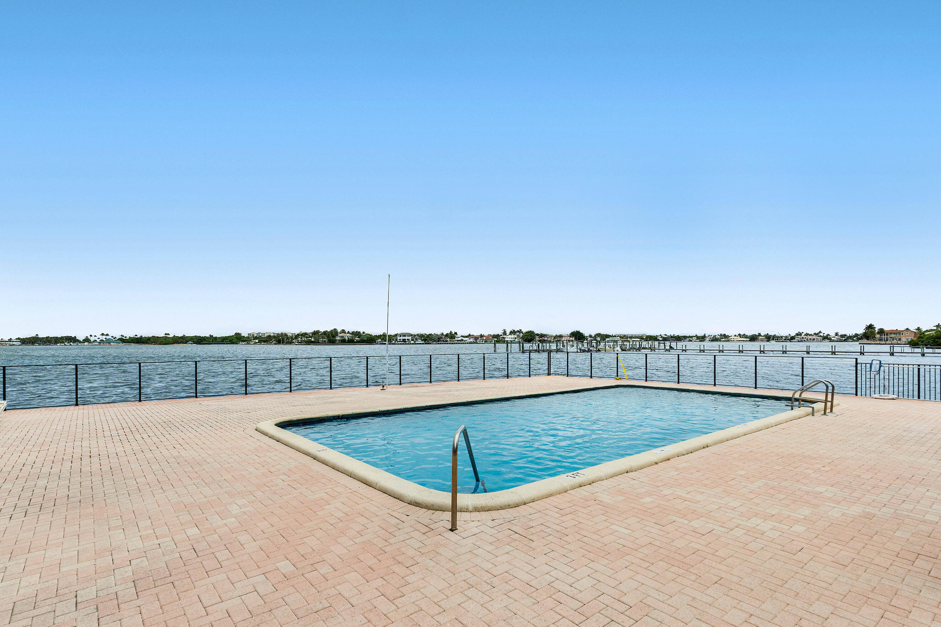 1820 New Palm Way 103