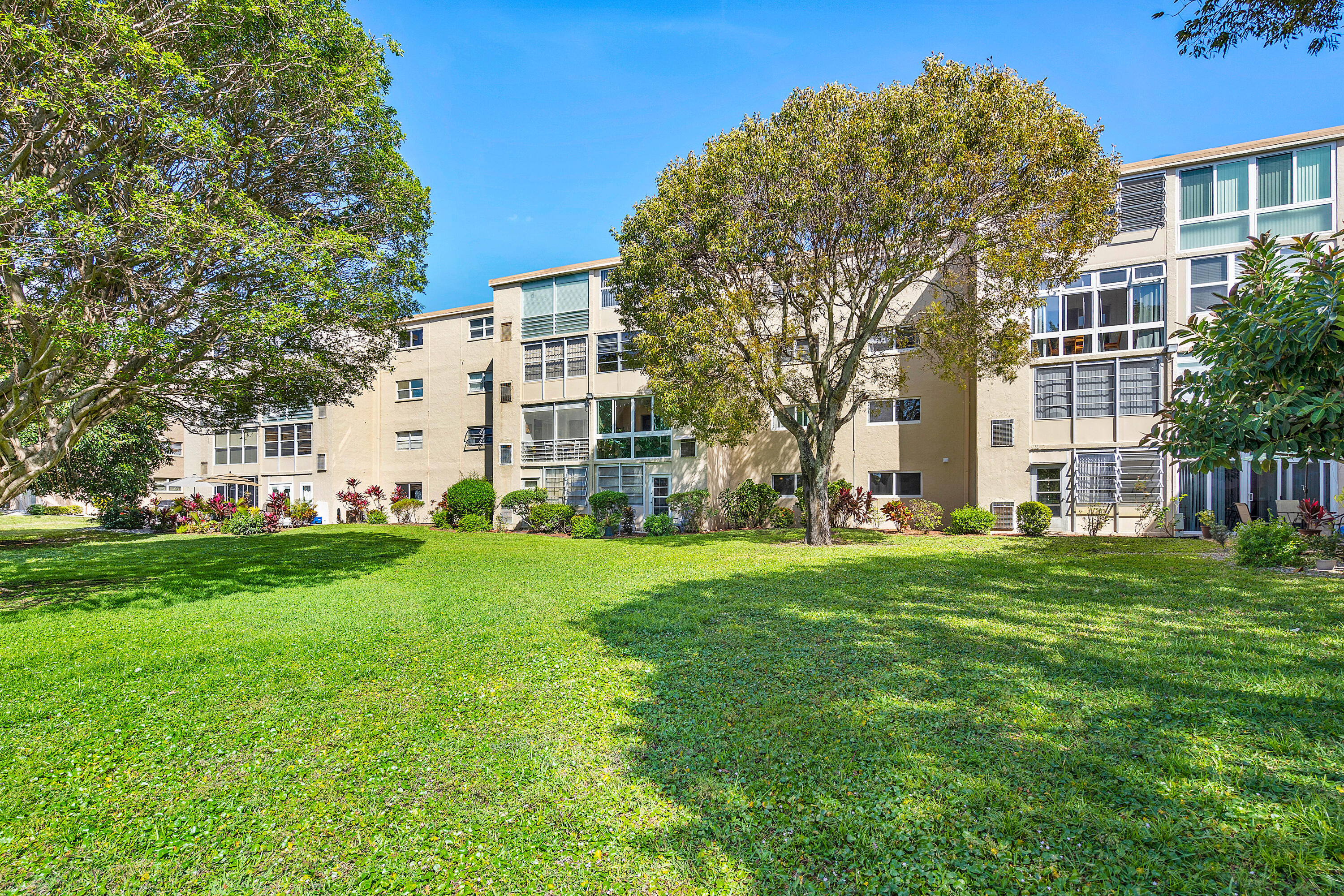 330 NE 26th Avenue NE 111