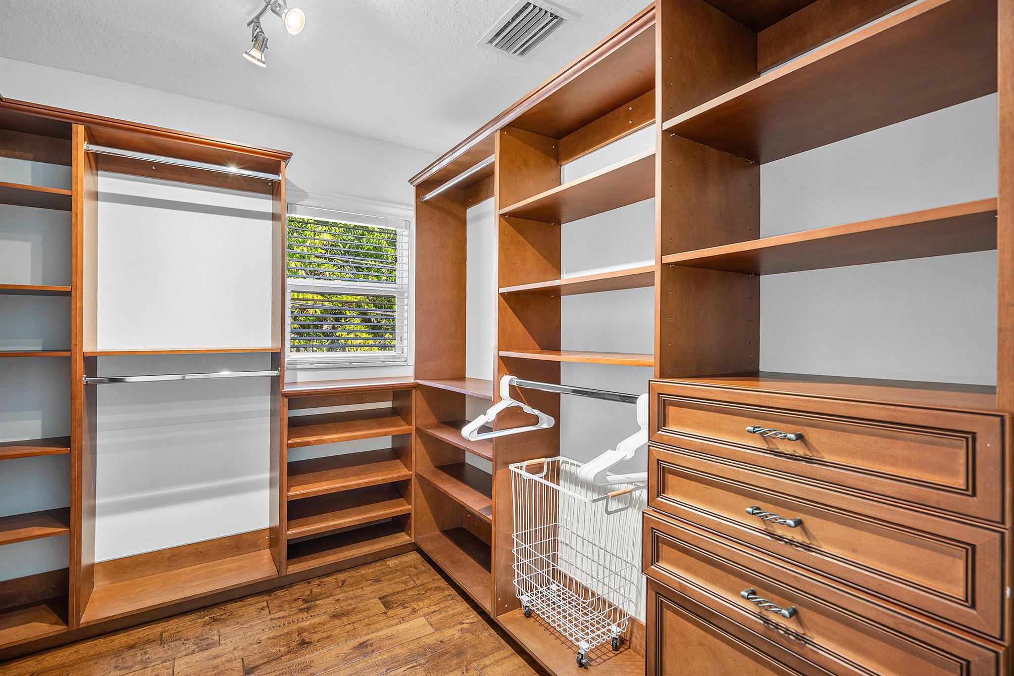 820 Palm Trail