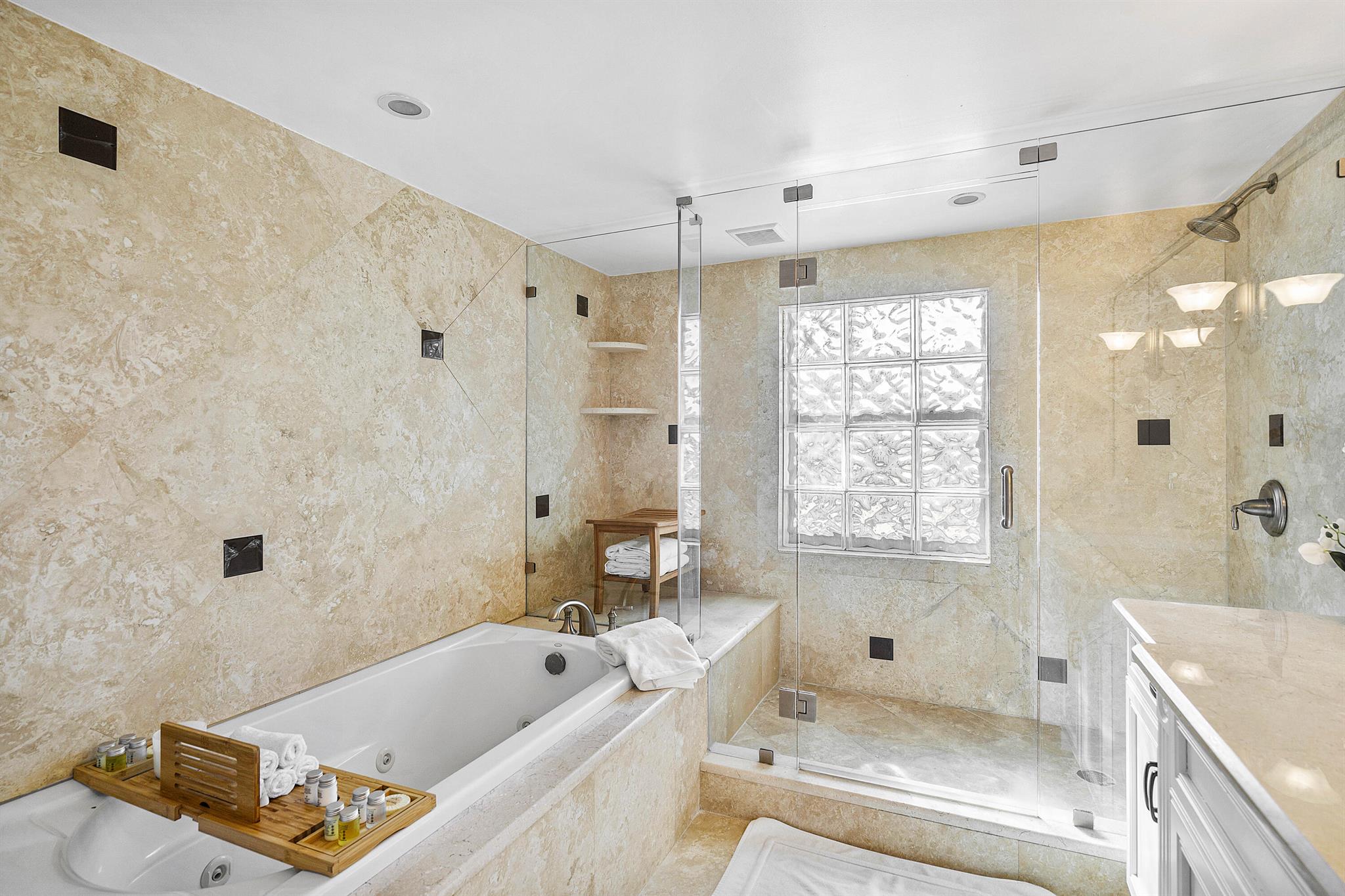820 Palm Trail