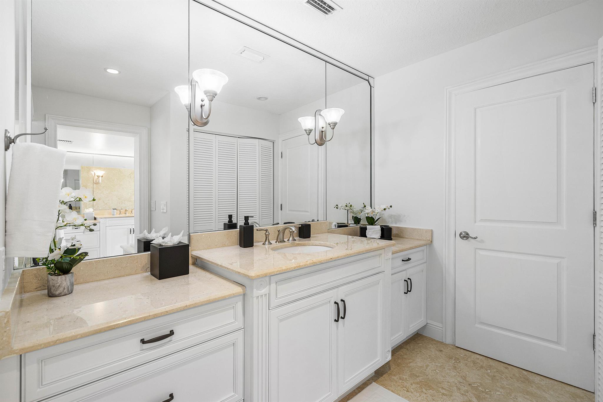 820 Palm Trail